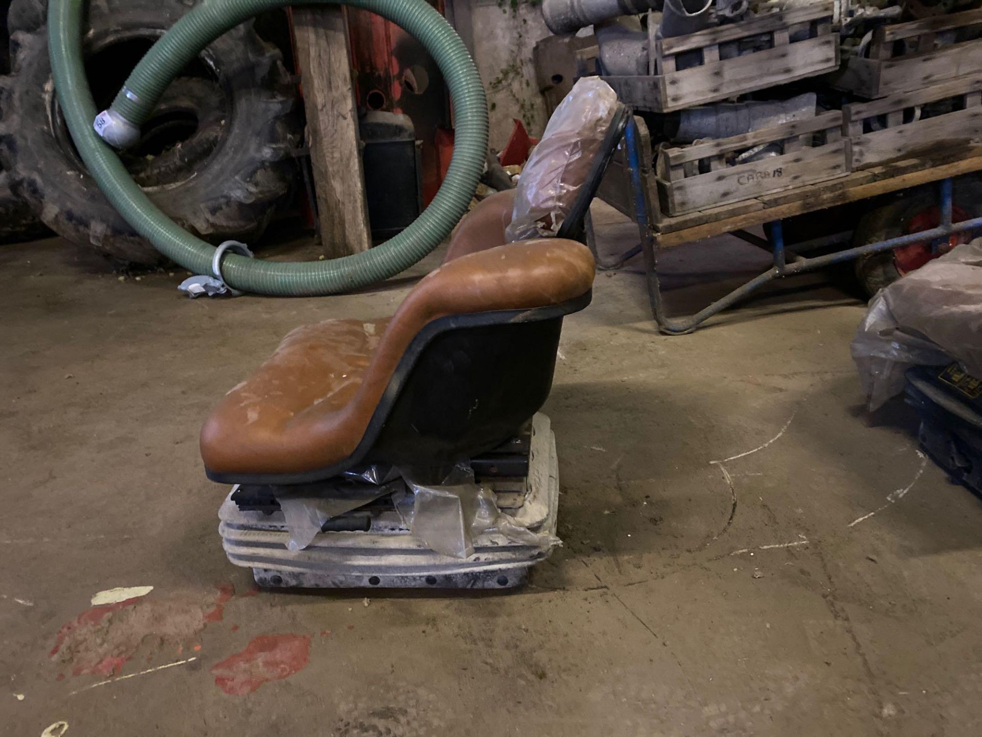 Tractor seat - Image 3 of 3