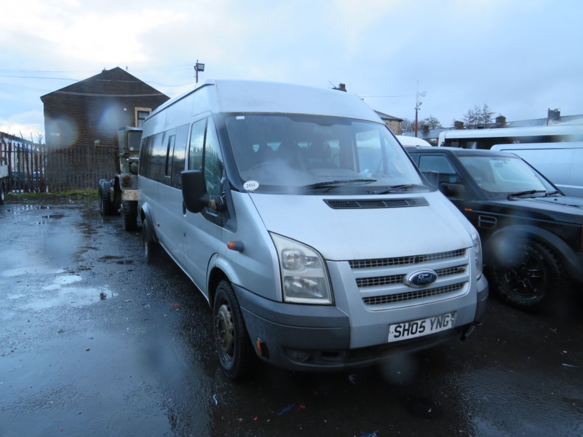 05 reg FORD TRANSIT MINIBUS (RUNS BUT NOISY ENGINE) NO V5 [+ VAT]