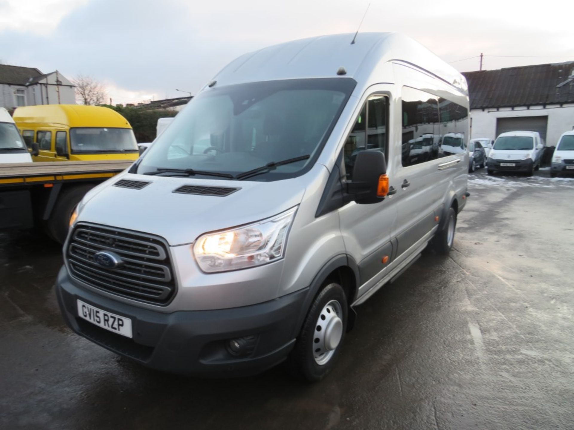 15 reg FORD TRANSIT 460 TREND ECONETIC TECH 17 SEAT MINIBUS, 2ST REG 08/15, TEST 10/21, 20000M - Image 2 of 6