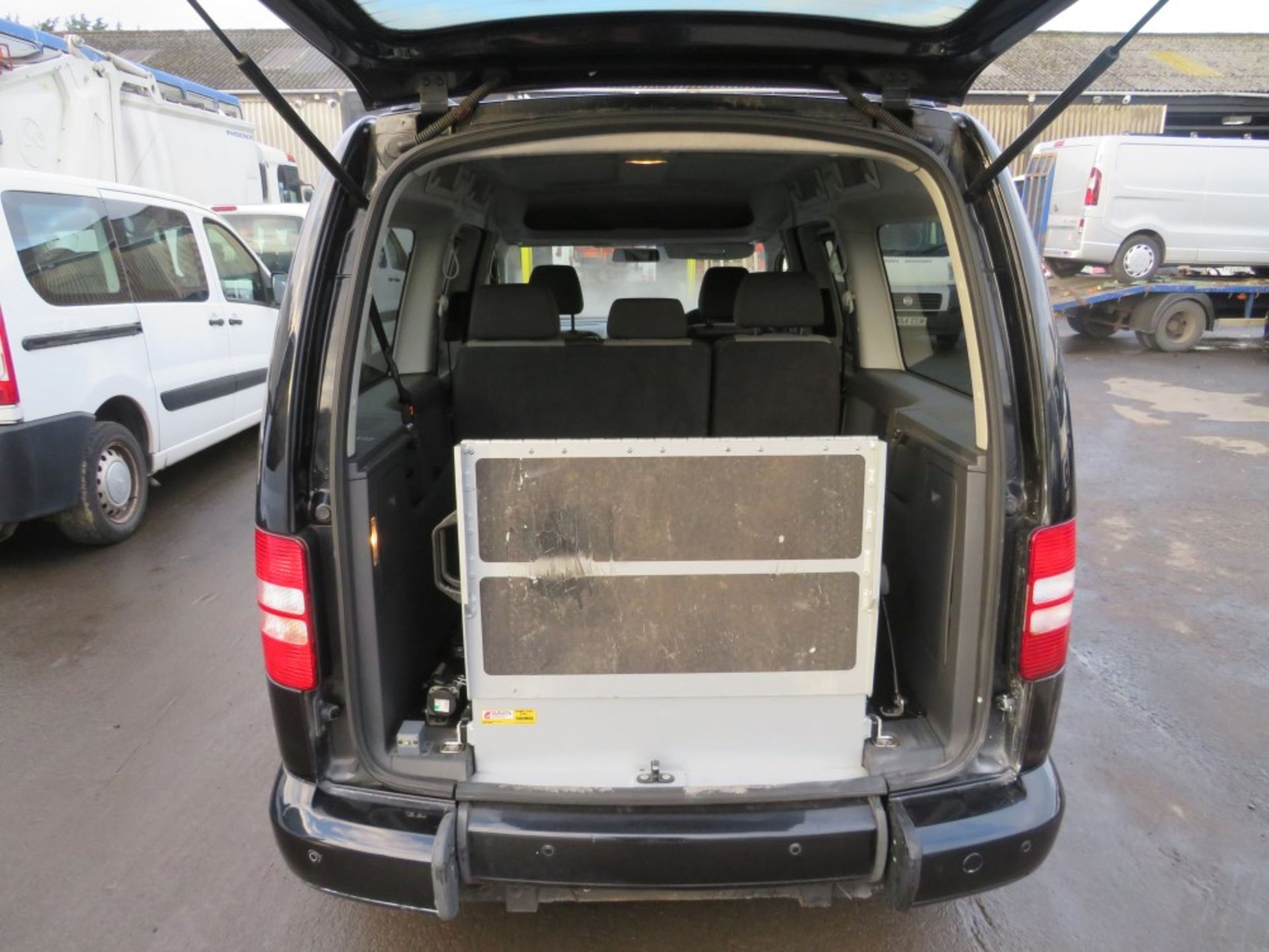 60 reg VW CADDY MAXI C20 LIFE TDI S-A, WHEELCHAIR ACCESSIBLE, 1ST REG 02/11, 55023M WARRANTED, V5 - Image 5 of 7