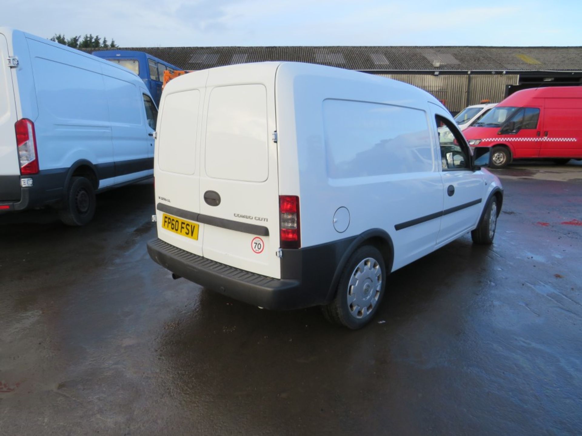 60 reg VAUXHALL COMBO 2000 CDTI, 1ST REG 12/10, 130861M WARRANTED, V5 HERE, 1 FORMER KEEPER [+ VAT] - Image 4 of 6