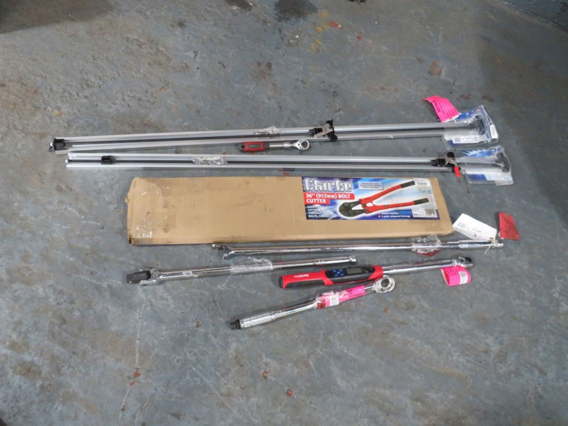 BOLT CUTTERS, 2 x TORQUE WRENCH, TOOL KIT, 2 x BREAKER BAR, 2 x CLAM GUIDE [+ VAT]