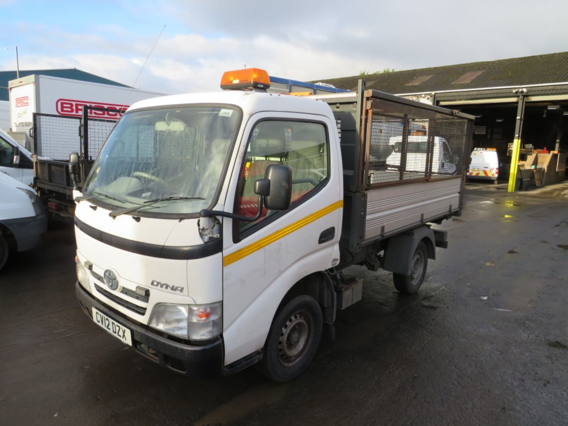 12 reg TOYOTA DYNA 350 D-4D MWB TIPPER (DIRECT COUNCIL) 1ST REG 03/12, TEST 01/21, 96753M, V5 - Image 2 of 5