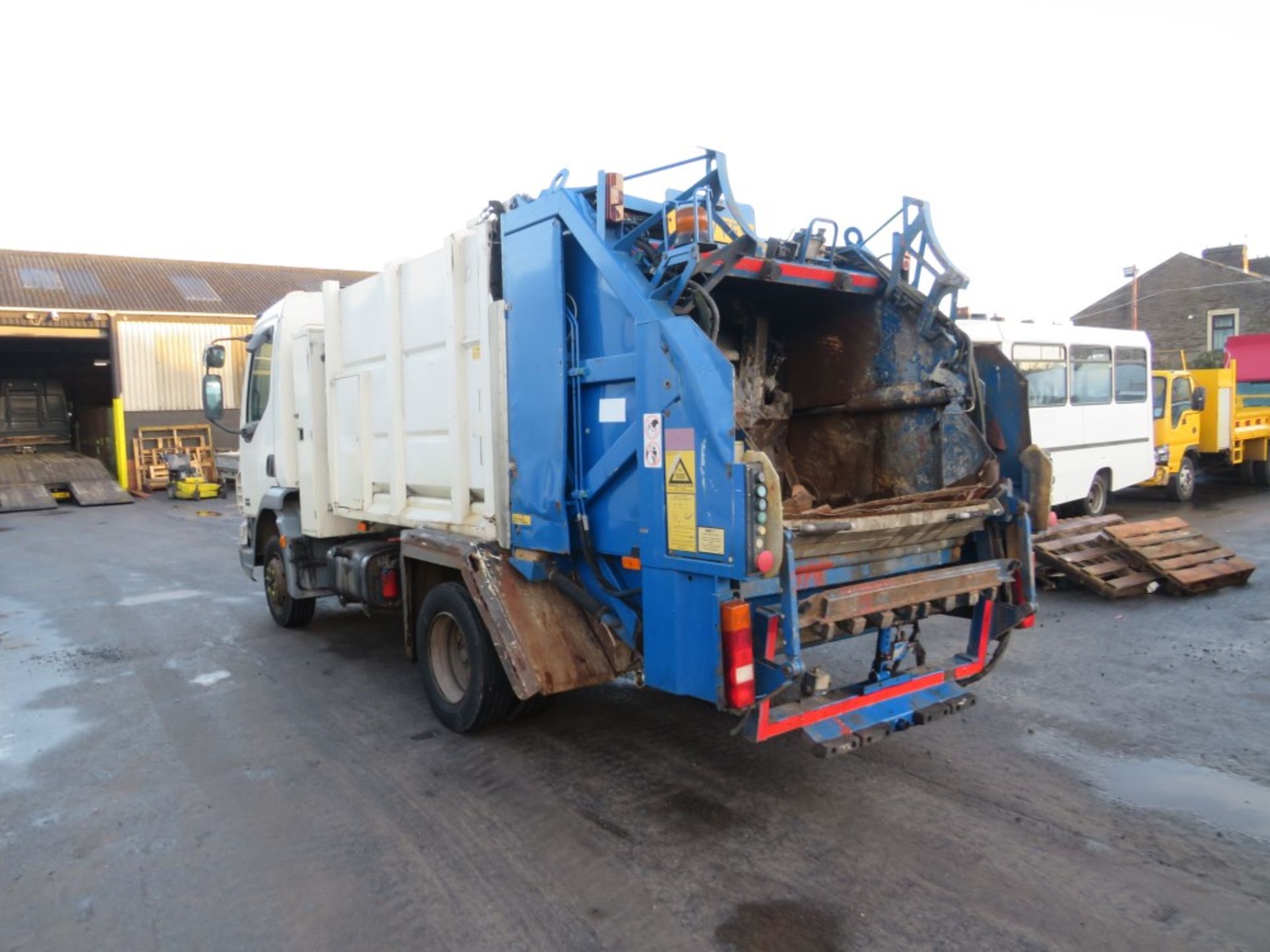 07 reg DAF FA LF45.150 REFUSE WAGON (GEAR BOX FAULTY - NO REVERSE) (DIRECT COUNCIL) 1ST REG 06/07, - Image 3 of 5