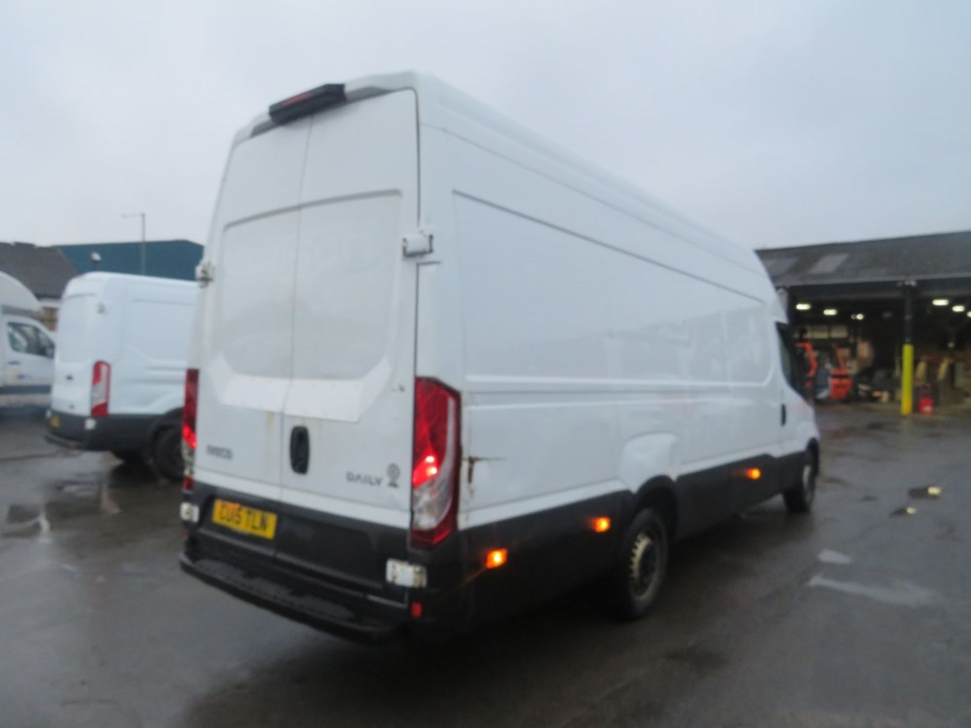 15 reg IVECO DAILY 35S13 XLWB, 1ST REG 06/15, 116808M, V5 HERE, 1 OWNER FROM NEW [+ VAT] - Image 4 of 6