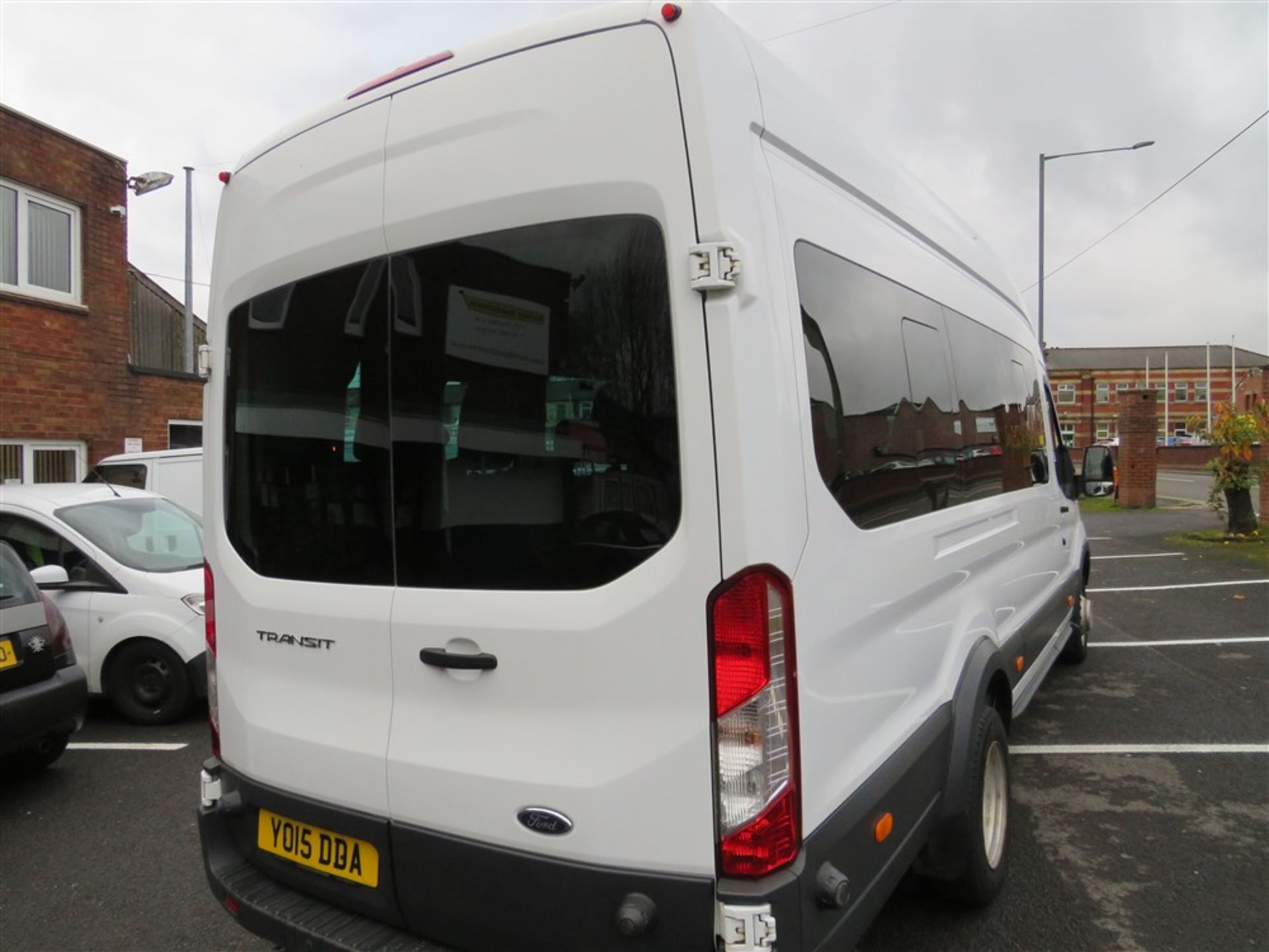 15 reg FORD TRANSIT TREND 2.2 17 SEAT EURO 6 MINIBUS (LOCATION PAIDHAM) 1ST REG 08/15, TEST 08/21, - Image 3 of 8