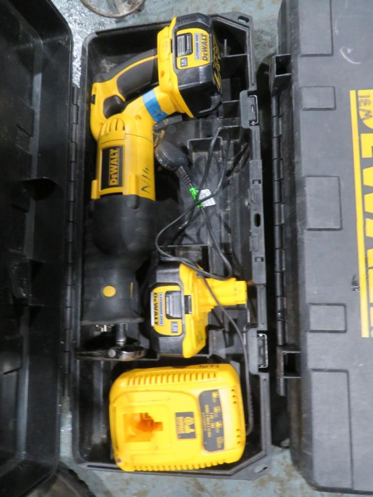 DEWALT BATTERY SAW (6) (DIRECT LANCS FIRE & RESCUE) [+ VAT]