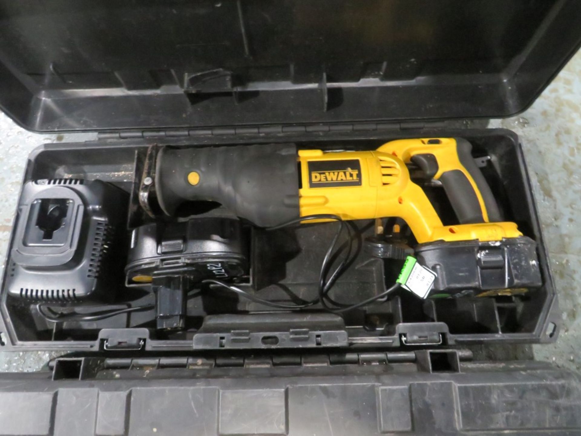 DEWALT BATTERY SAW (10) (DIRECT LANCS FIRE & RESCUE) [+ VAT]