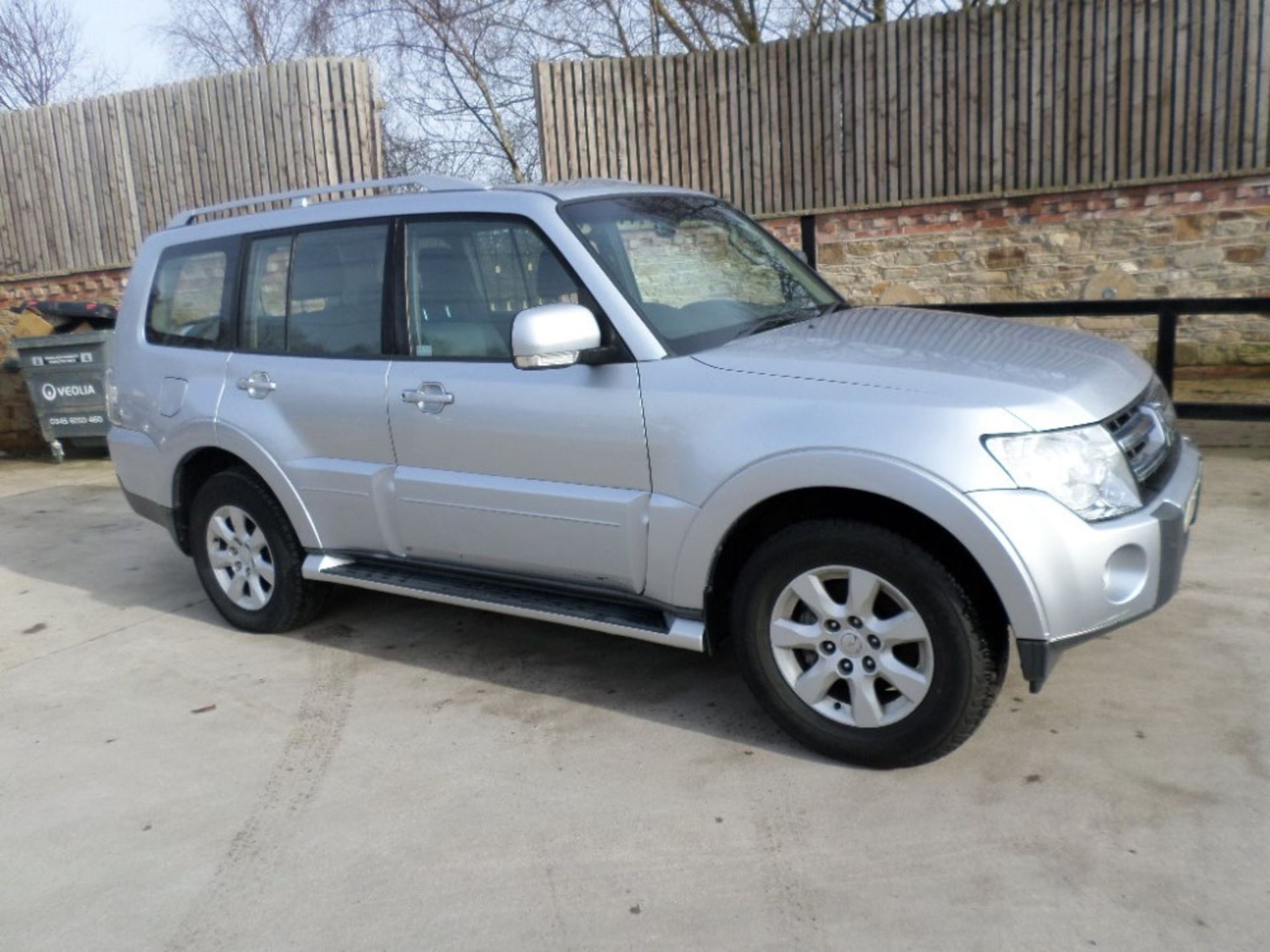 60 reg MITSUBISHI SHOGUN GLX EQUIPPE DI-D (LOCATION SHEFFIELD) 1ST REG 12/10, 88658M, V5 [+ VAT]