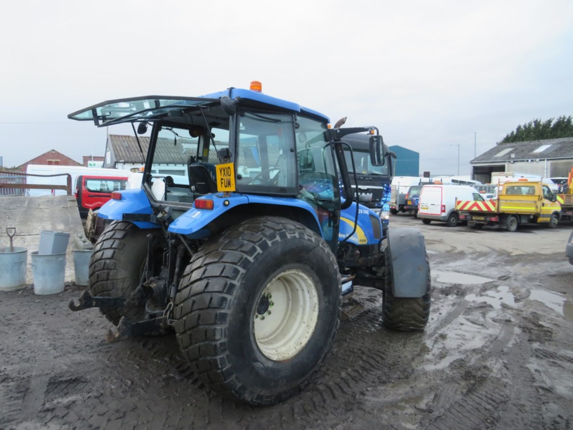 10 reg NEW HOLLAND T5060 TRACTOR (DIRECT COUNCIL) 1ST REG 06/10, 7359 HOURS, V5 HERE, 1 OWNER FROM - Image 4 of 6