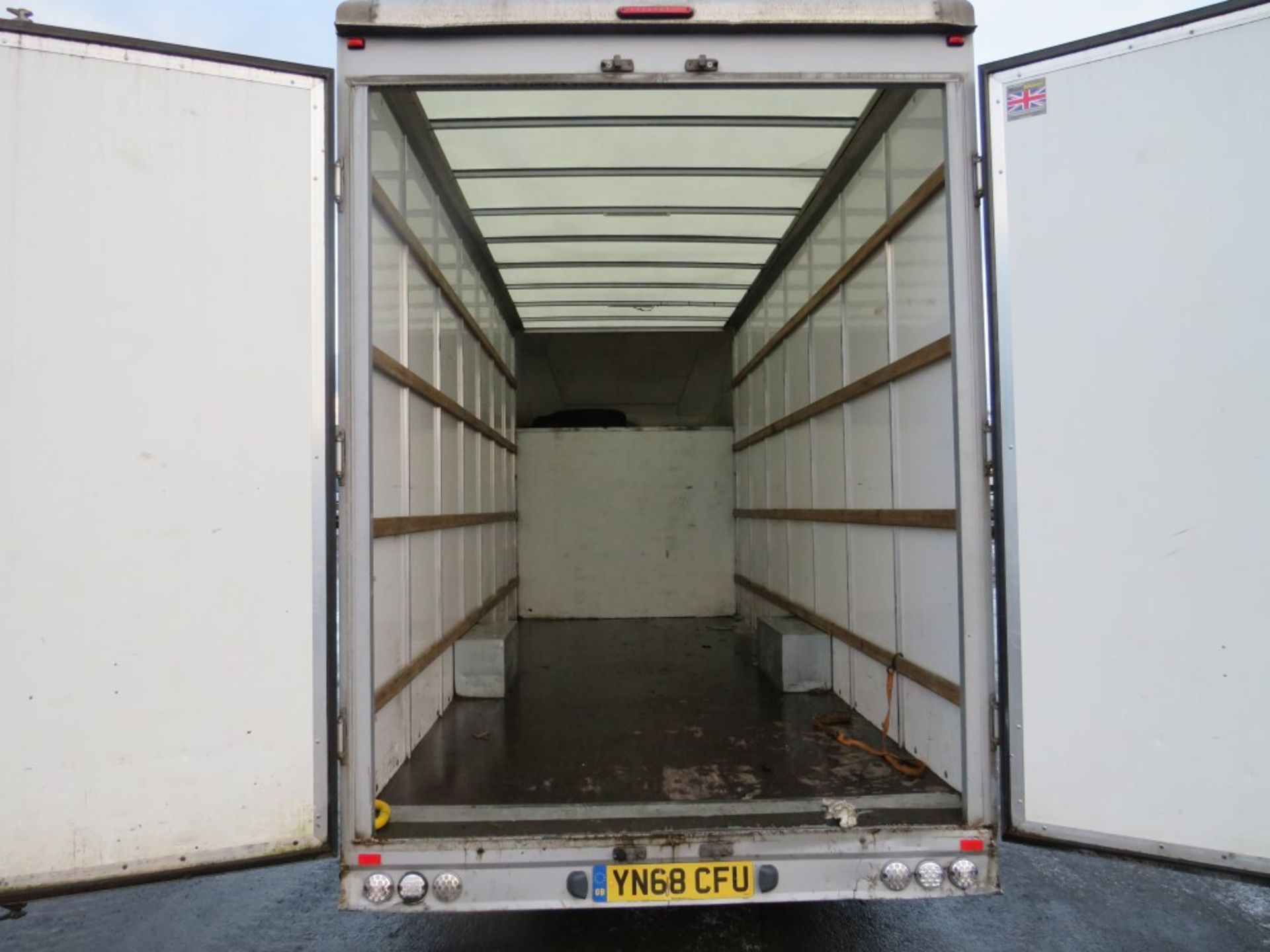 68 reg PEUGEOT BOXER 335 BLUE HDI 18FT LOW LOAD LUTON BOX VAN, 1ST REG 09/18, 161074M, V5 HERE, 1 - Image 5 of 7