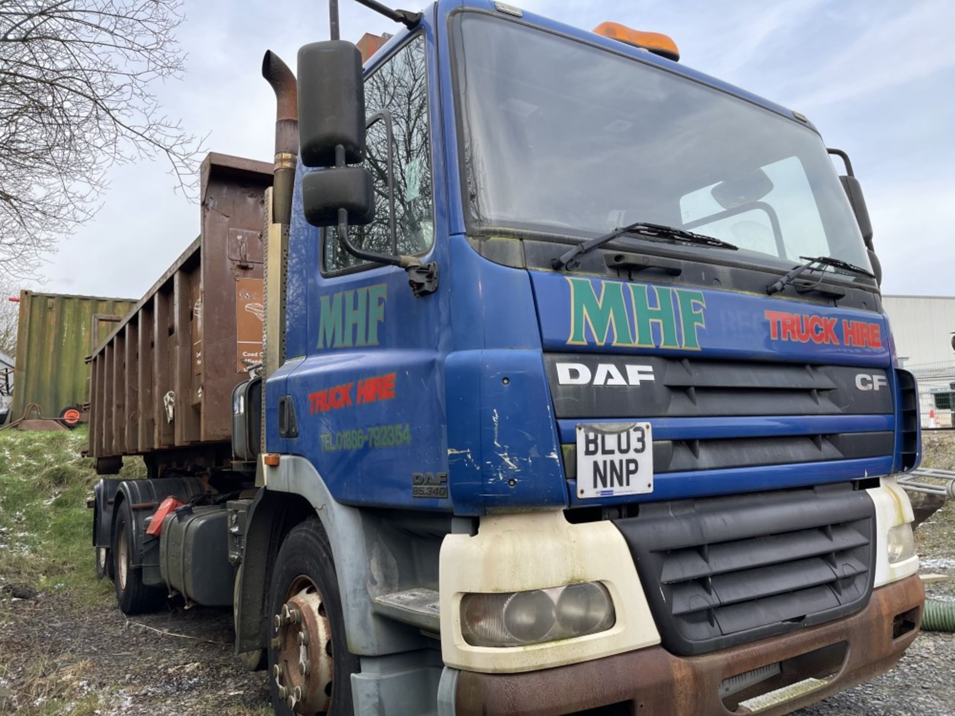 03 reg DAF CF 85.380 6 WHEEL HOOKLIFT WAGON (DIRECT COUNCIL) (LOCATION ANGLESEY) 1ST REG 08/03, SKIP - Image 3 of 6