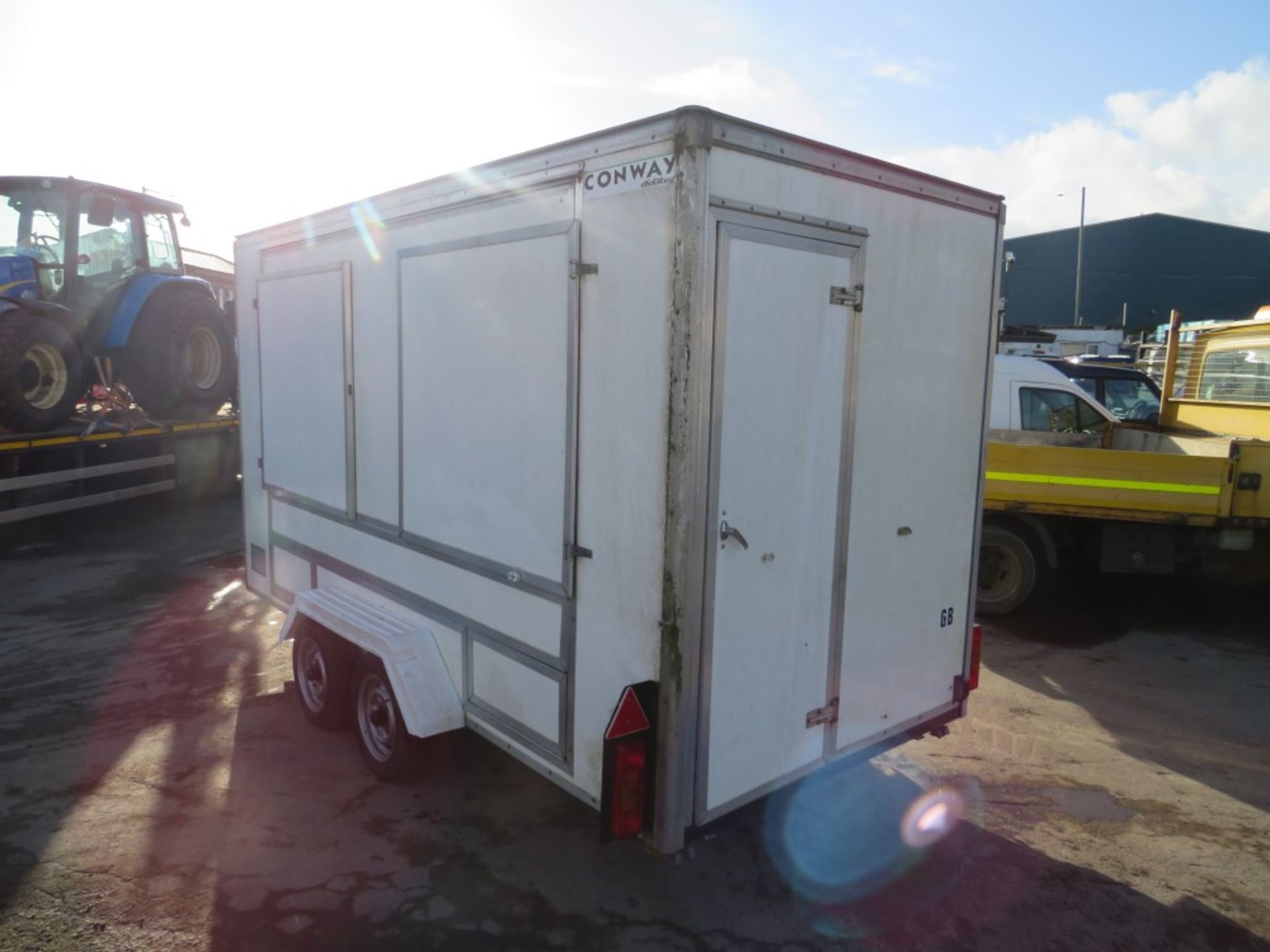 TWIN AXLE WHITE TRAILER [NO VAT] - Image 3 of 5