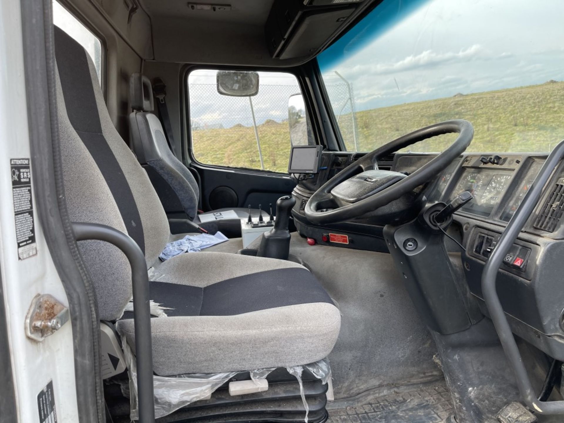 51 reg VOLVO FM12 340 8 WHEEL HOOK LIFT WAGON (DIRECT COUNCIL) (LOCATION ANGLESEY) 1ST REG 09/01, - Image 5 of 6