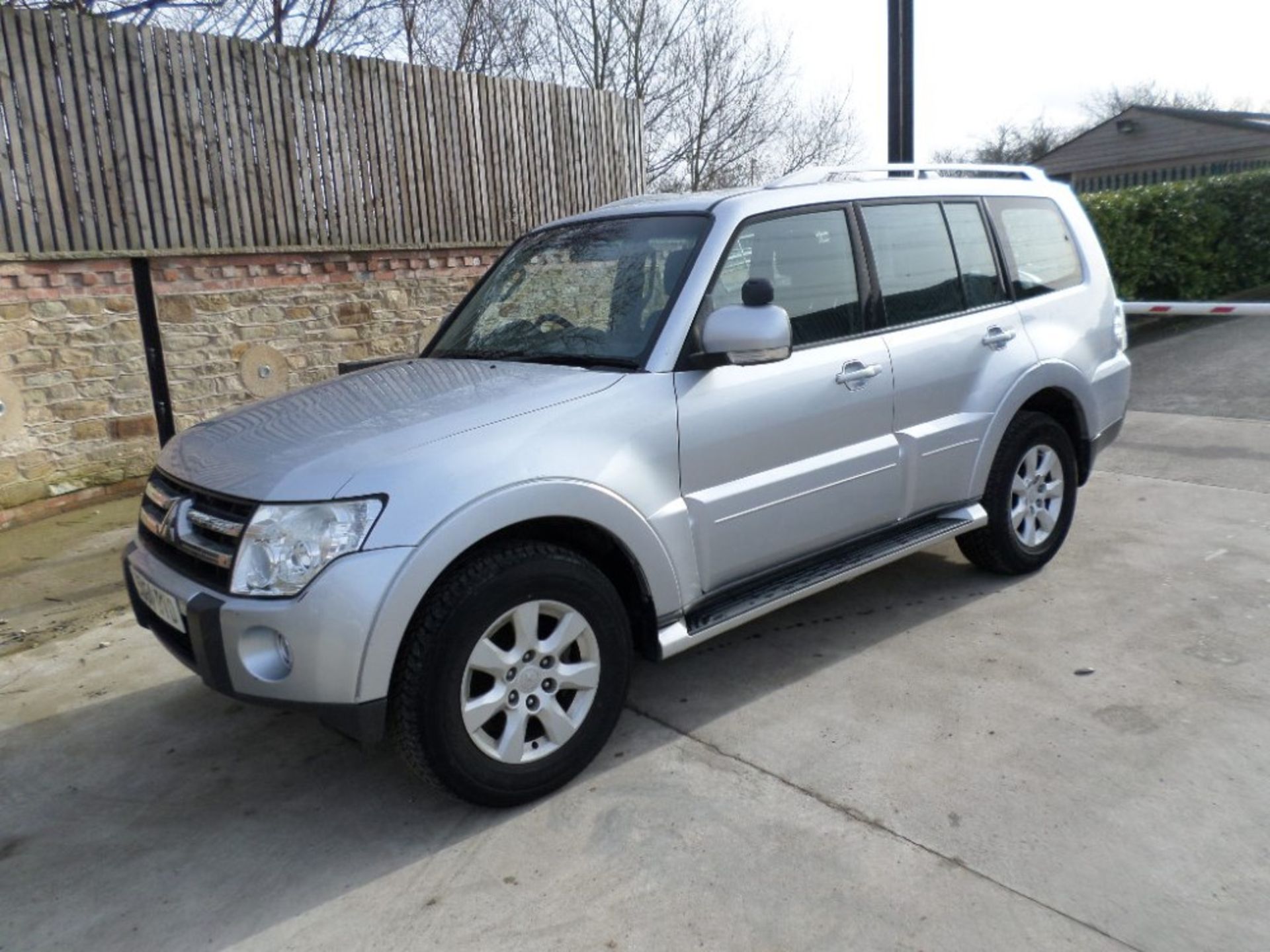 60 reg MITSUBISHI SHOGUN GLX EQUIPPE DI-D (LOCATION SHEFFIELD) 1ST REG 12/10, 88658M, V5 [+ VAT] - Image 2 of 6