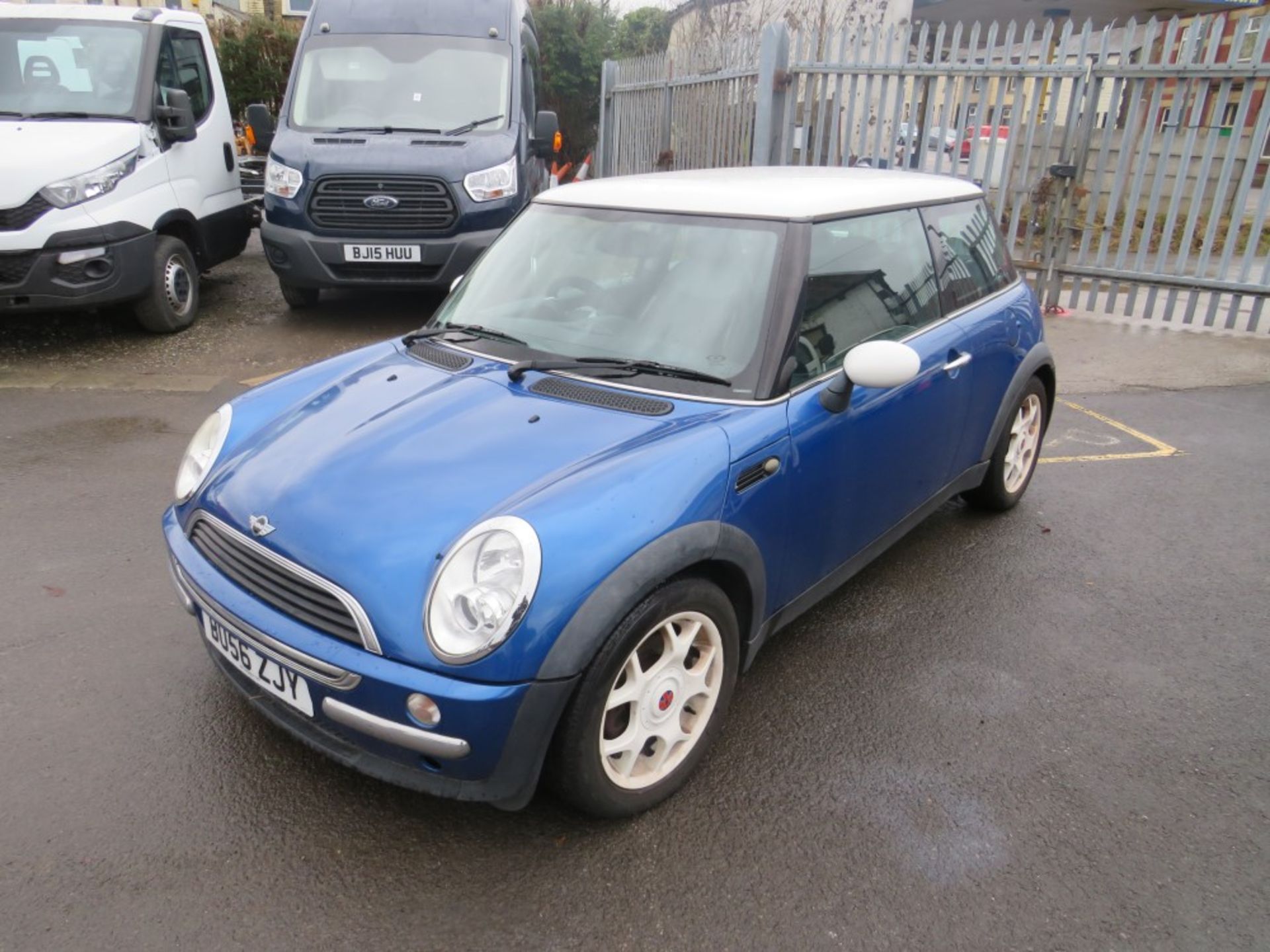 56 reg MINI COOPER, 1ST REG 09/06, TEST 03/21, 107514M NOT WARRANTED, V5 HERE, 10 FORMER KEEPERS [NO - Image 2 of 6