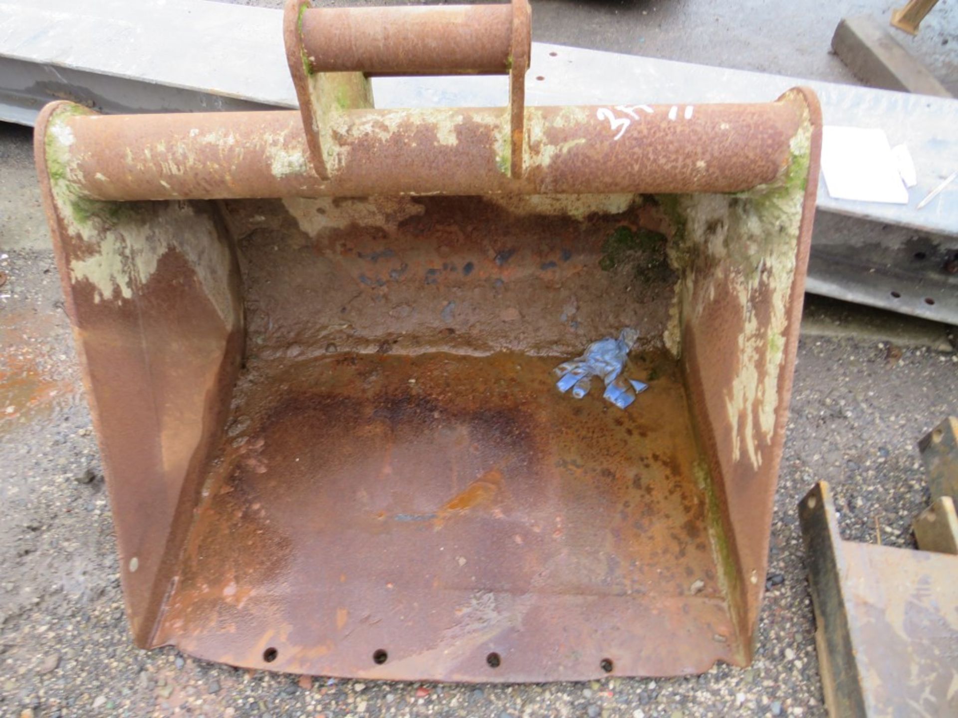 36" BUCKET (11) (DIRECT GAP) [+ VAT]