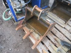 18" DIGGER BUCKET TO SUIT 1.5 TON MACHINE [+ VAT]