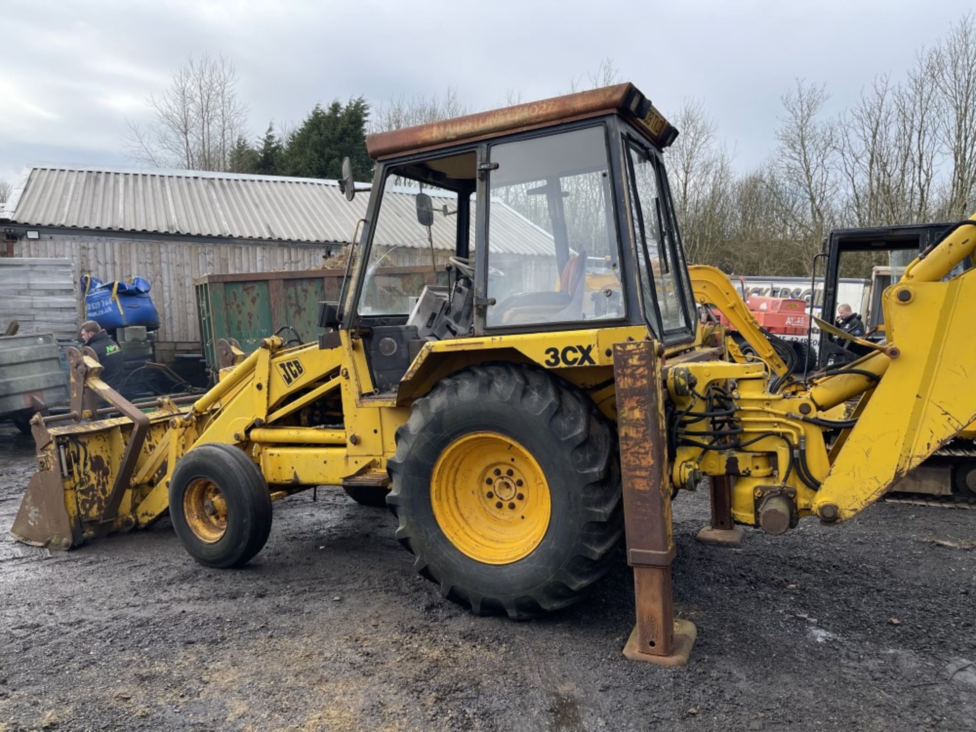 B reg JCB 3CX EXTRA DIG WITH PALLET FORKS (LOCATION BLACKBURN) 7078 HOURS, RUNS, DRIVES, DIGS, NO V5 - Bild 4 aus 6