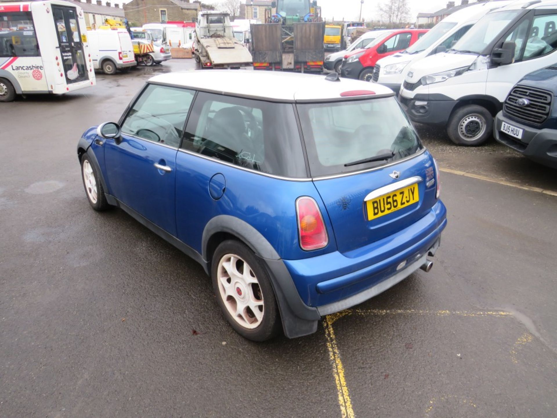 56 reg MINI COOPER, 1ST REG 09/06, TEST 03/21, 107514M NOT WARRANTED, V5 HERE, 10 FORMER KEEPERS [NO - Image 3 of 6