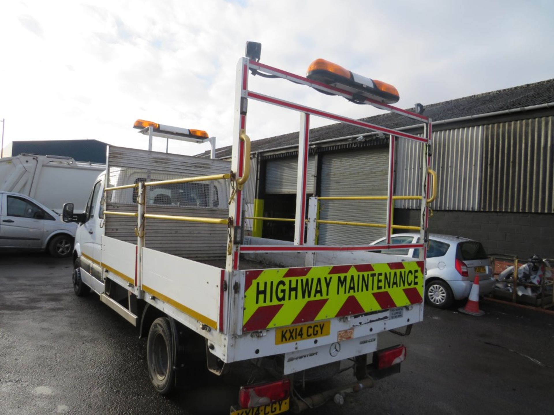 14 reg MERCEDES SPRINTER 516 CDI CREW CAB DROPSIDE, 1ST REG 06/14, 164184M WARRANTED, V5 HERE - Image 3 of 6