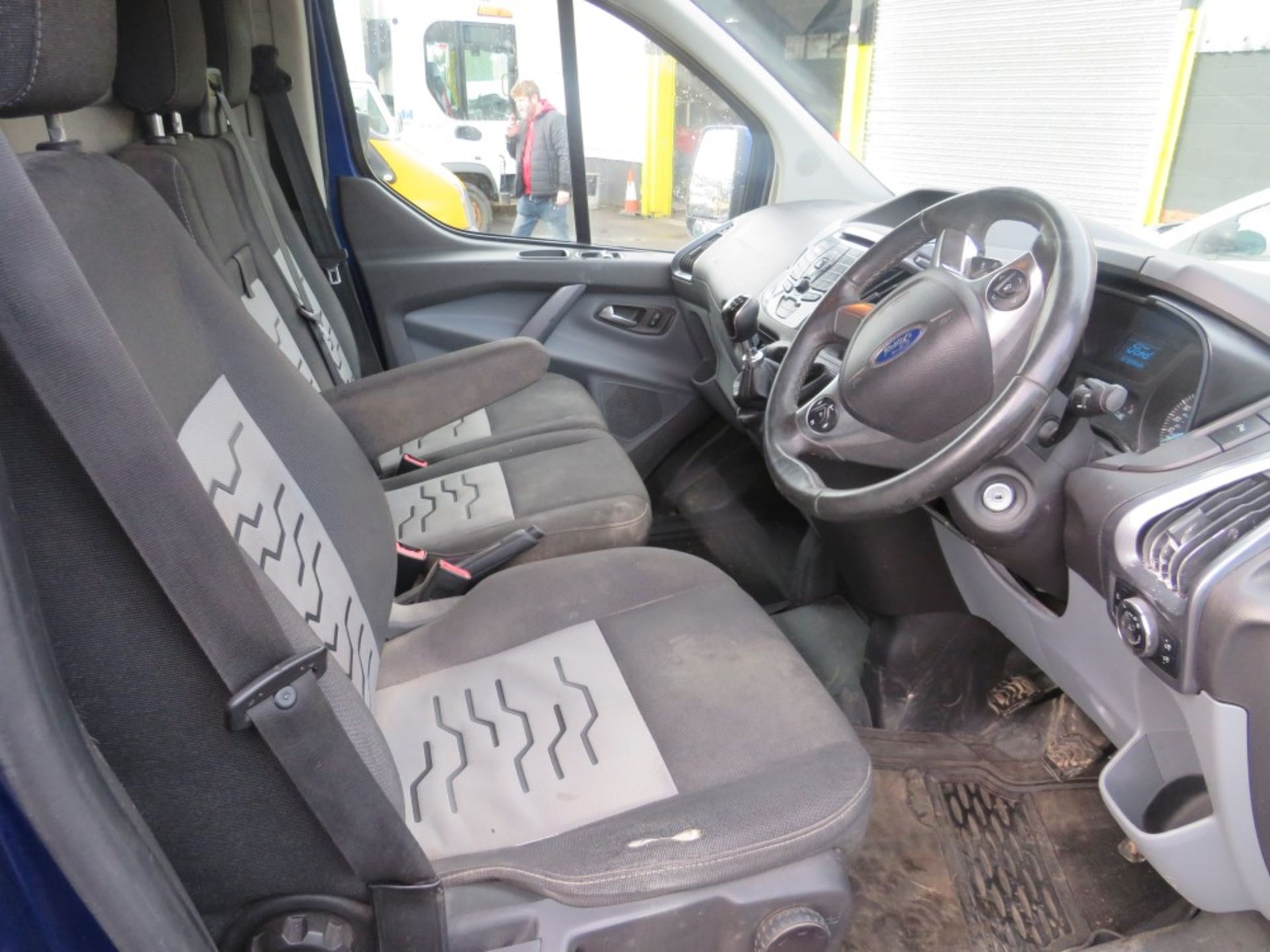 17 reg FORD TRANSIT CUSTOM 270 LIMITED, 1ST REG 03/17, TEST 05/21, 71090M, V5 HERE, 2 FORMER KEEPERS - Image 5 of 6