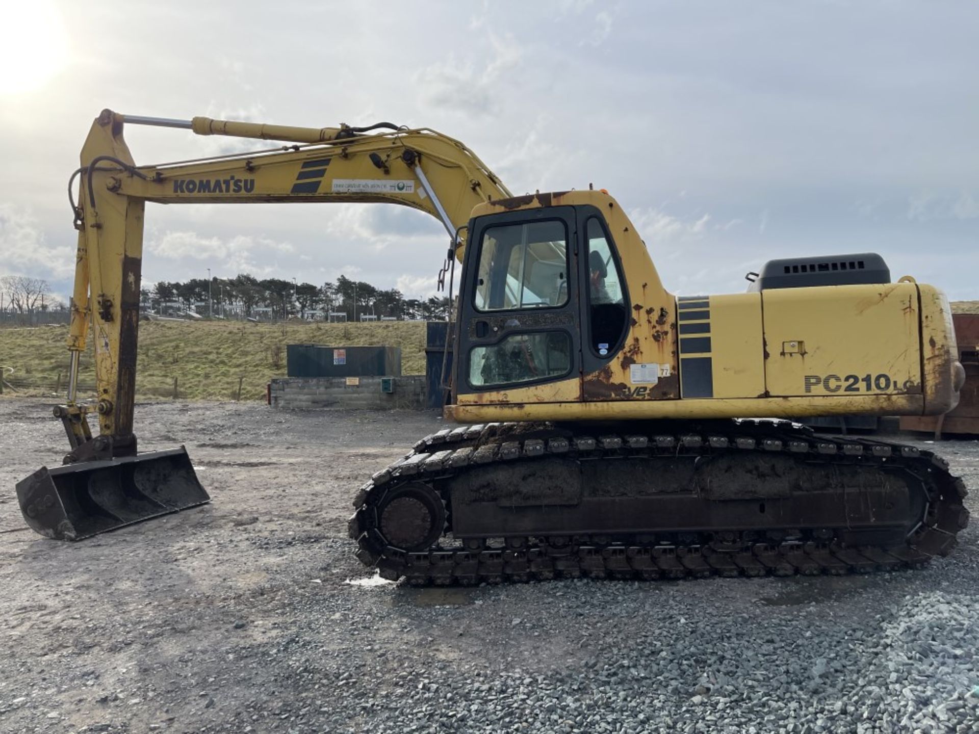 2001 KOMATSU PC210 LC 360 DEGREES EXCAVATOR ON RUBBER TRACKS (DIRECT COUNCIL) (LOCATION ANGLESEY) - Image 5 of 10