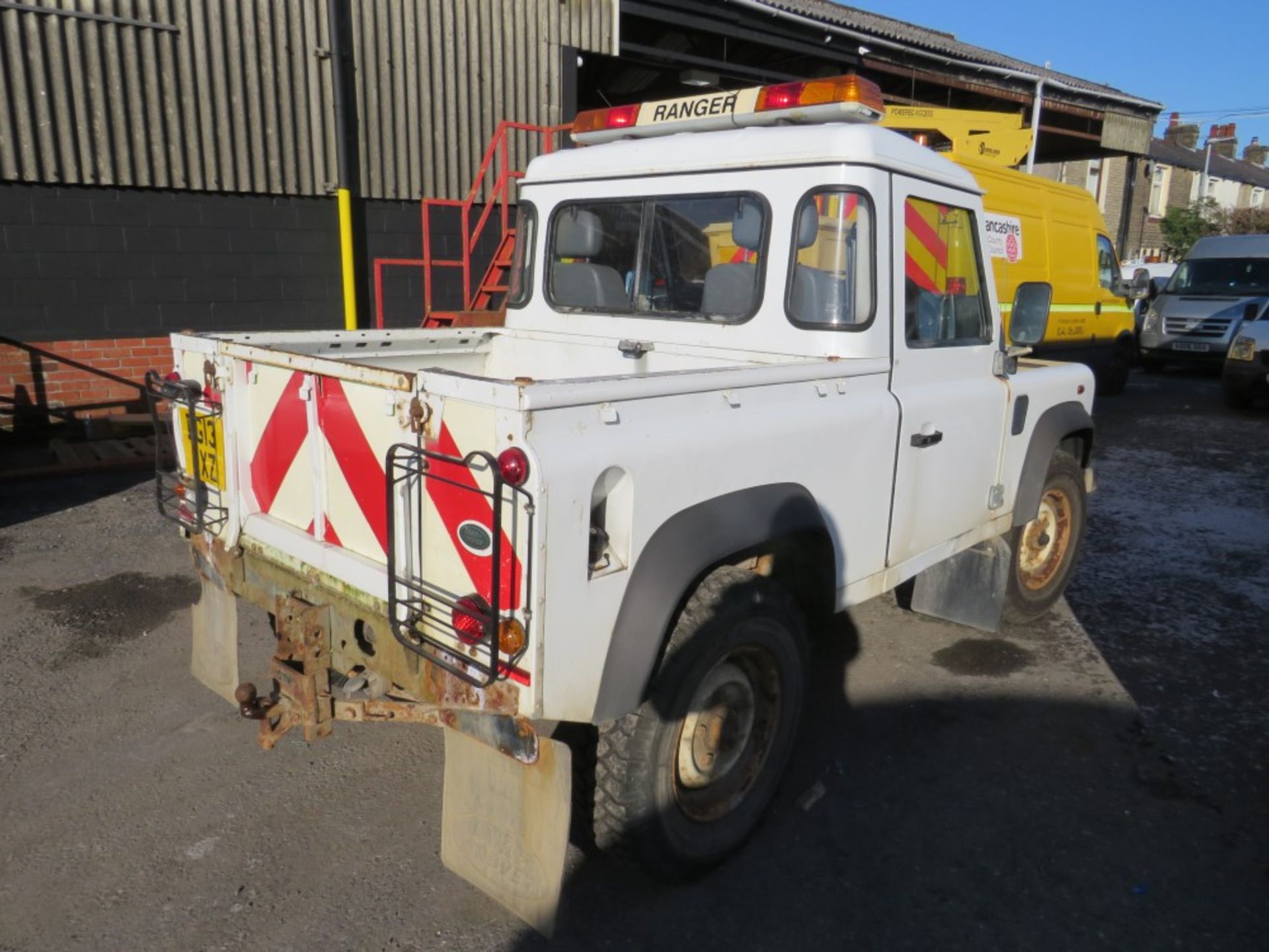 13 reg LAND ROVER DEFENDER 90 TD PICKUP (RUNS, DRIVES BUT NOISY GEARBOX) (DIRECT COUNCIL) 1ST REG - Image 4 of 6