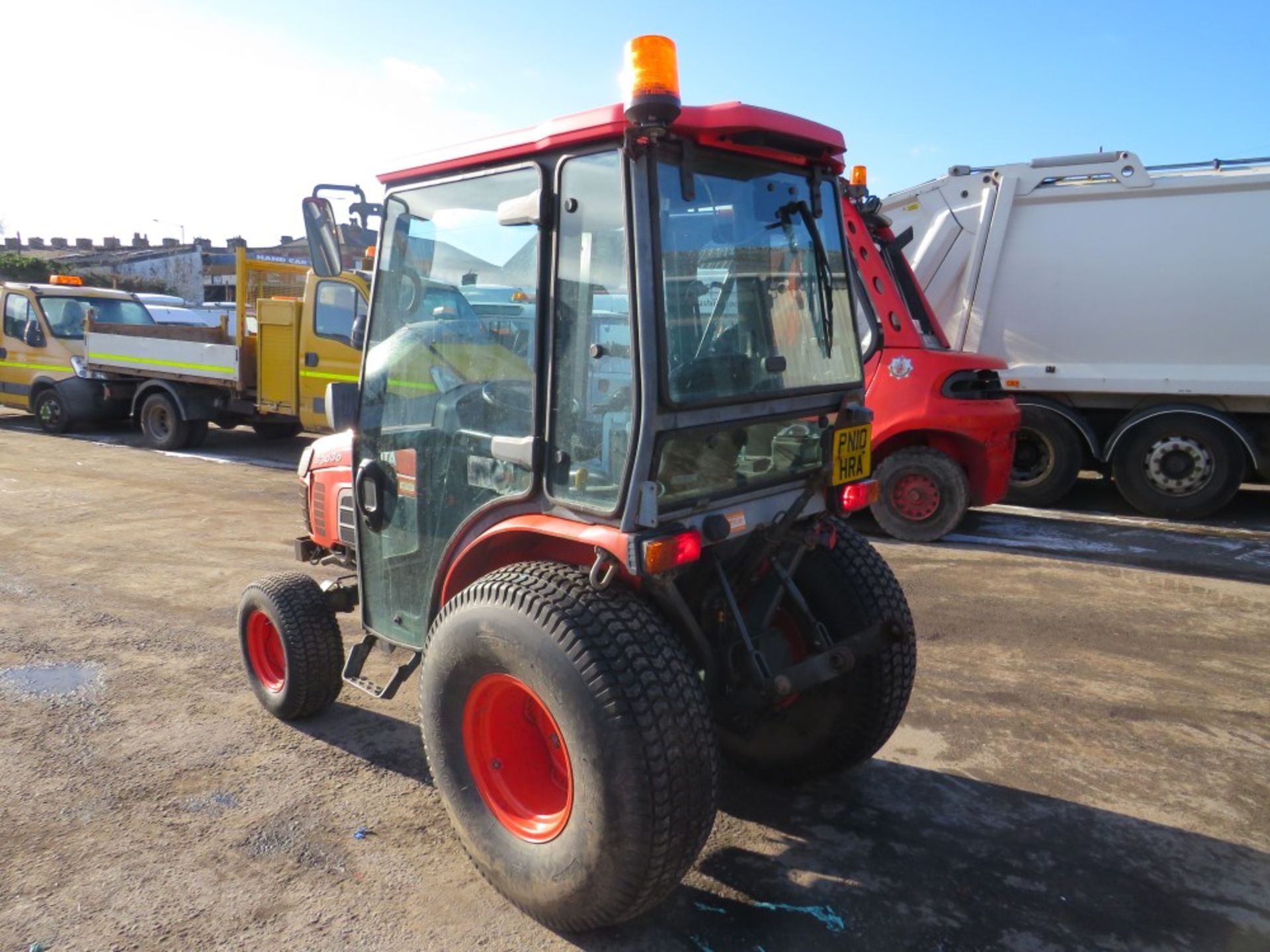 10 reg KUBOTA B3030 MINI TRACTOR (DIRECT COUNCIL) 1ST REG 05/10, 552 HOURS, V5 HERE, 1 OWNER FROM - Image 3 of 7