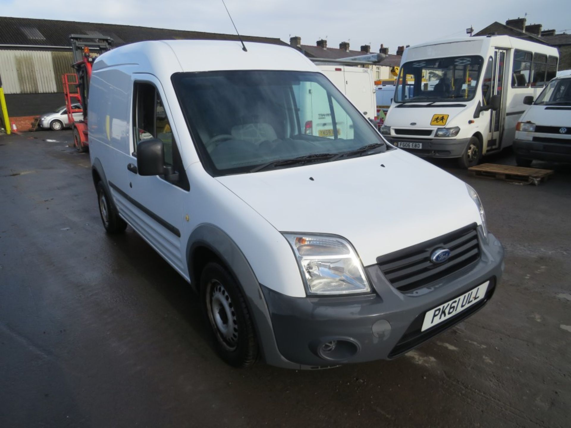 61 reg FORD TRANSIT CONNECT 90 T230 (DIRECT COUNCIL) 1ST REG 01/12, 72462M [+ - Image 2 of 7