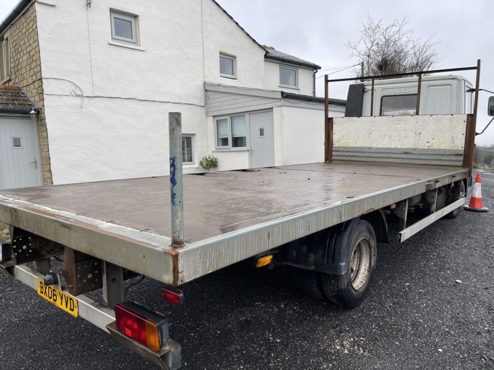 06 reg IVECO SCAFFOLDING WAGON (LOCATION BLACKBURN) 1ST REG 05/06, RUNS & DRIVES, V5 HERE - Image 3 of 5