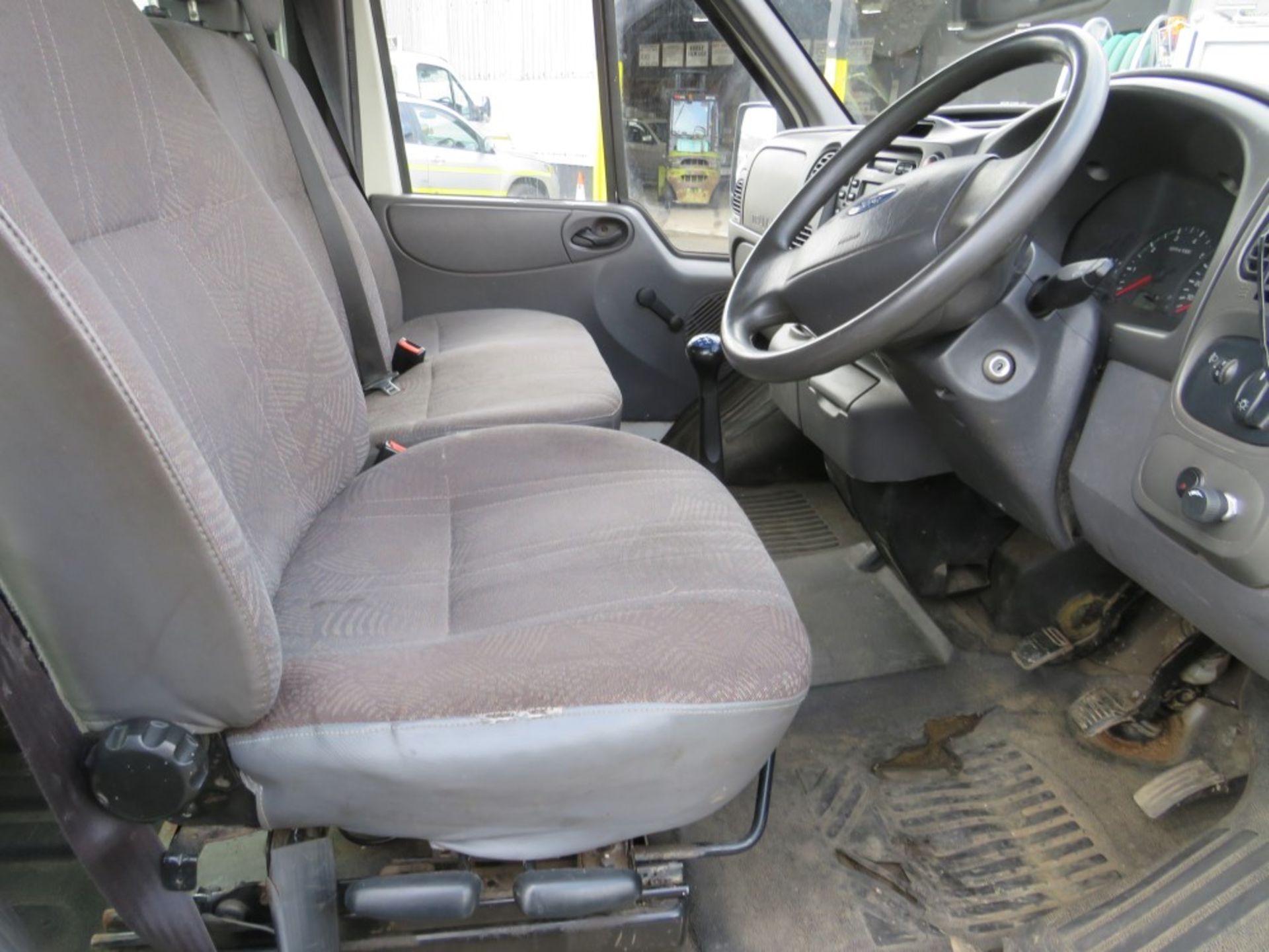 55 reg FORD TRANSIT 350 CREW CAB TIPPER (DIRECT COUNCIL) 1ST REG 09/05, TEST 10/21 [+ VAT] - Image 5 of 6