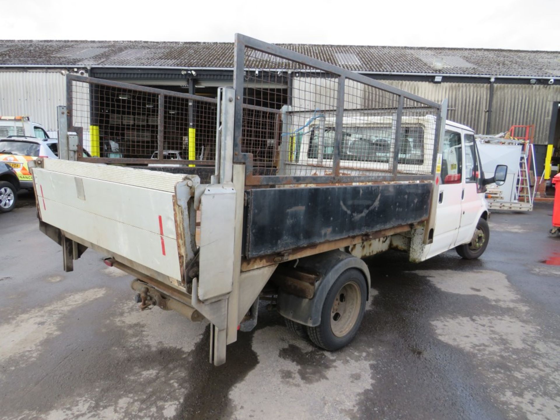 55 reg FORD TRANSIT 350 CREW CAB TIPPER (DIRECT COUNCIL) 1ST REG 09/05, TEST 10/21 [+ VAT] - Image 4 of 6