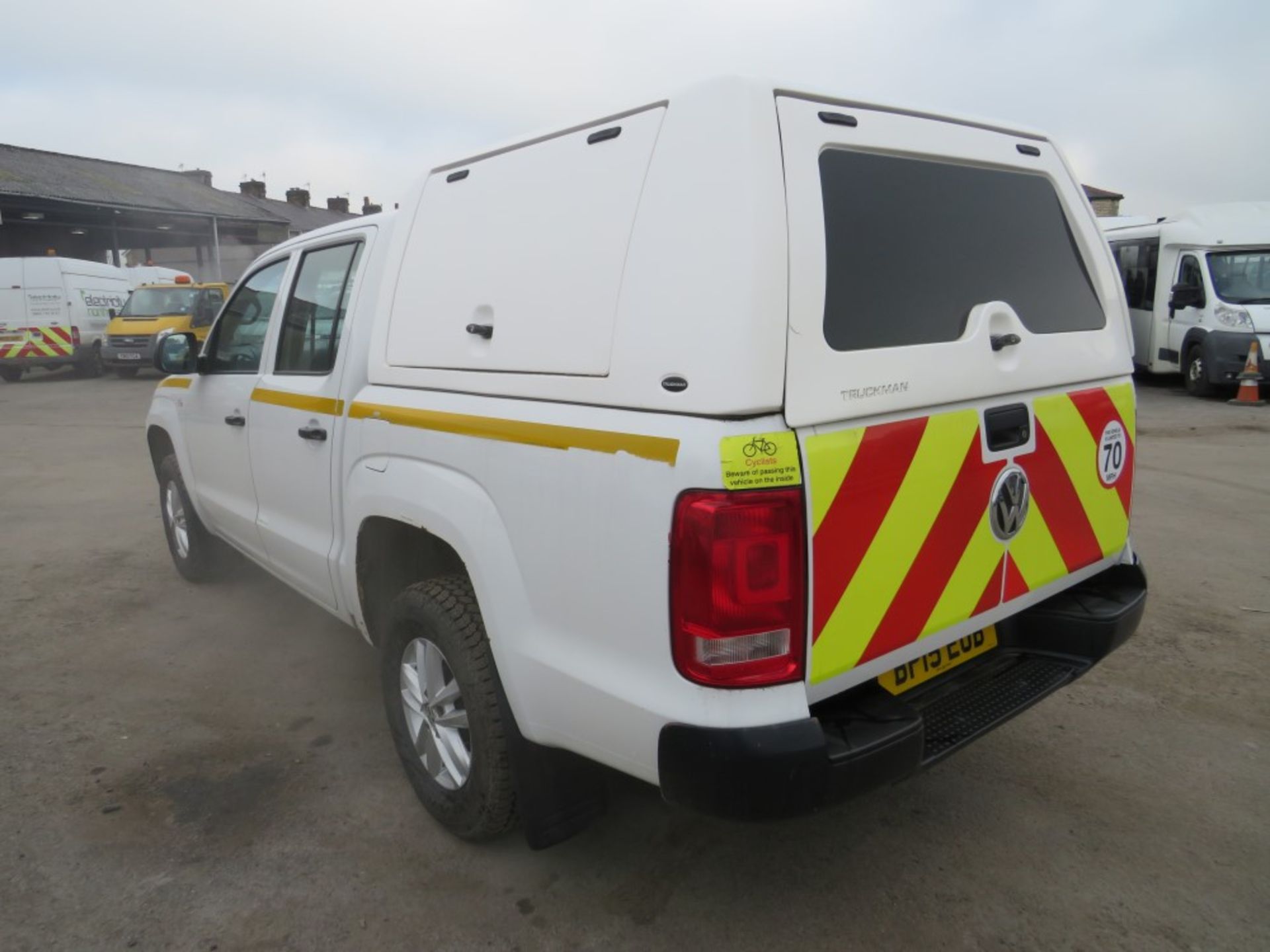 15 reg VW AMAROK STARTLINE TDI 4MOTION DC PICKUP (RUNS BUT SUSPECTED INJECTOR FAULT - SMOKES BAD) - Image 3 of 6