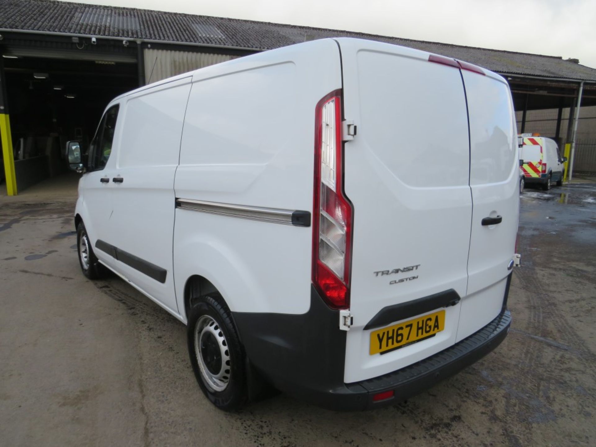 67 reg FORD TRANSIT CUSTOM 340 FRIDGE VAN (DIRECT UNITED UTILITIES WATER) 1ST REG 09/17, TEST 09/21, - Image 3 of 7