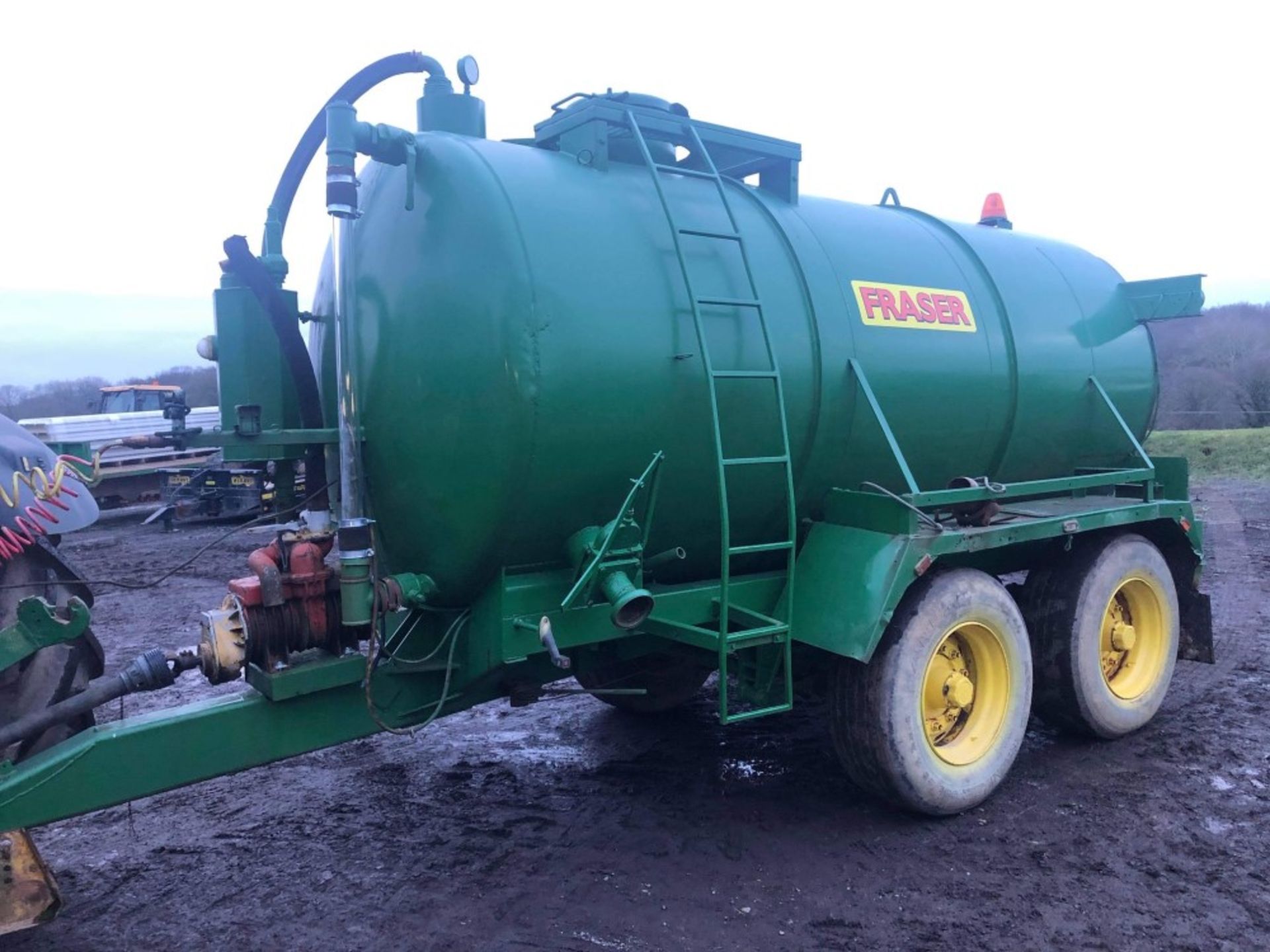 FRASER 3000 GALLON VAC TANK (LOCATION SHEFFIELD) AIR BRAKES, COMMERCIAL RUNNING AXLES (RING FOR