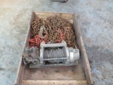 BOX OF CHAINS C/W ELEC WINCH [+ VAT]