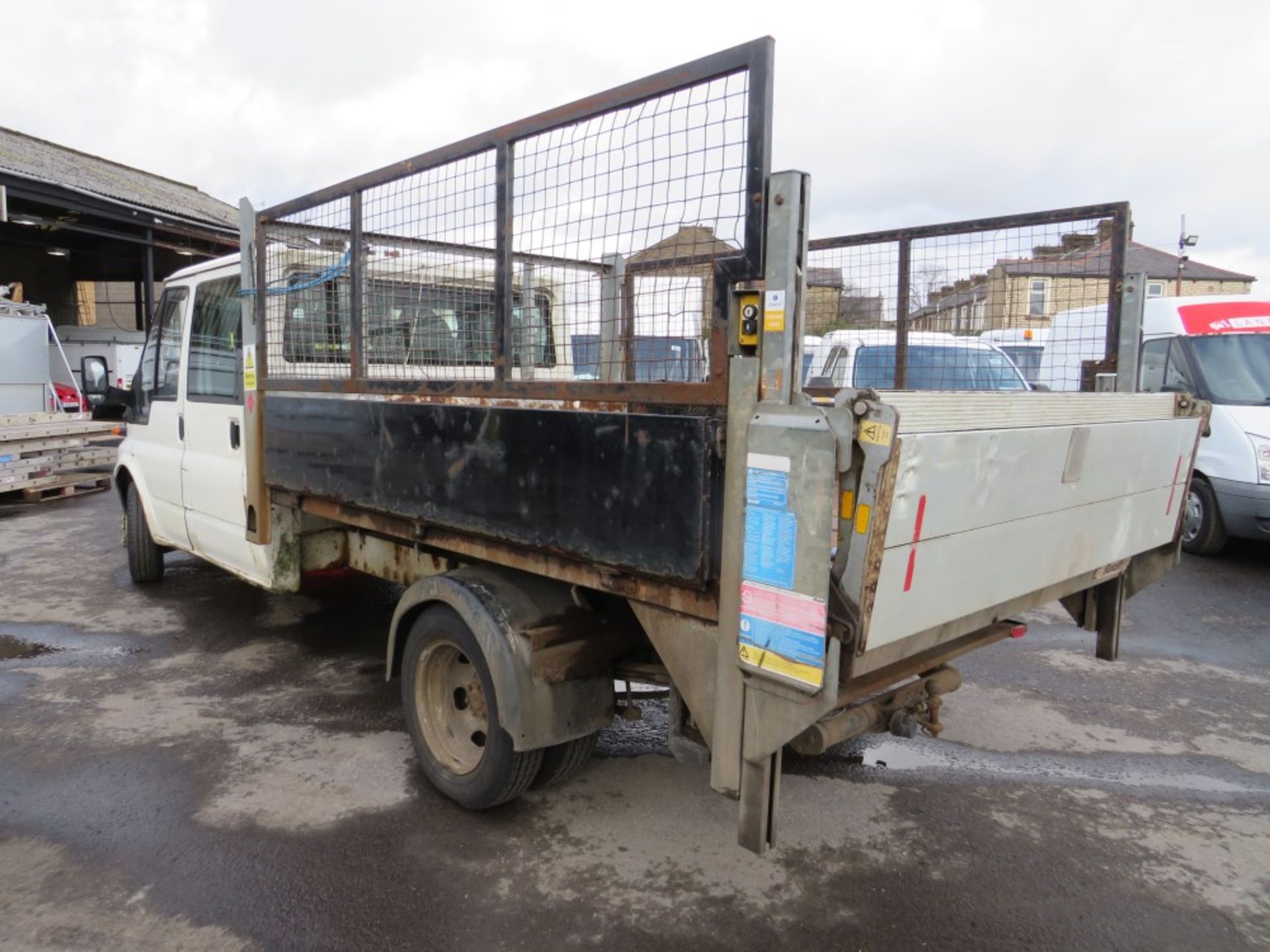 55 reg FORD TRANSIT 350 CREW CAB TIPPER (DIRECT COUNCIL) 1ST REG 09/05, TEST 10/21 [+ VAT] - Image 3 of 6