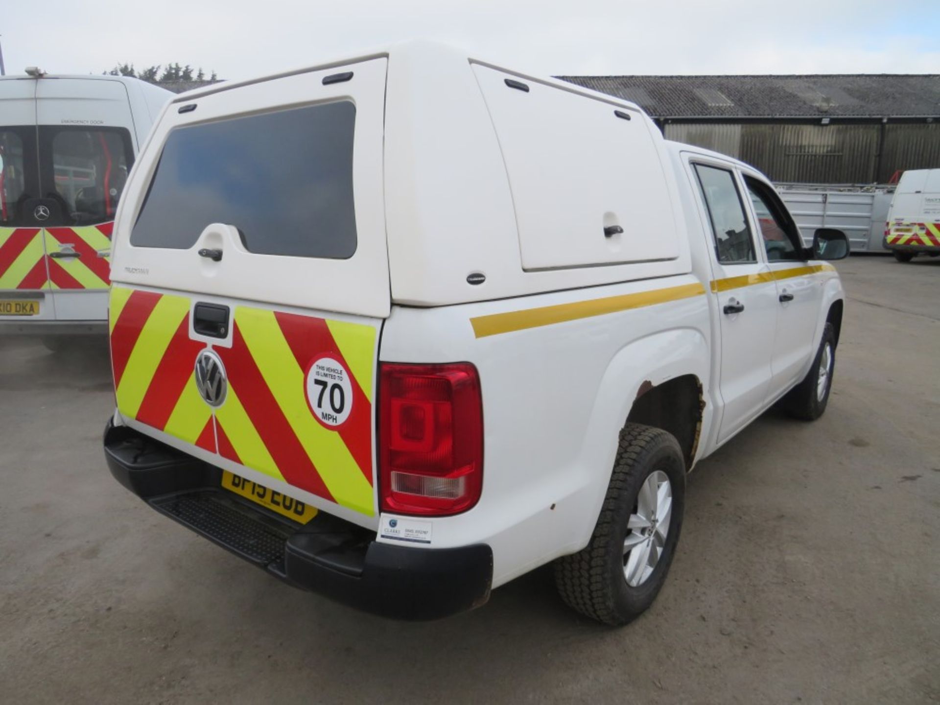 15 reg VW AMAROK STARTLINE TDI 4MOTION DC PICKUP (RUNS BUT SUSPECTED INJECTOR FAULT - SMOKES BAD) - Image 4 of 6