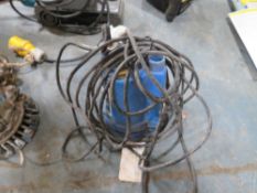 110V ELECTRIC 1" SUB PUMP (DIRECT HIRE CO) [+ VAT]