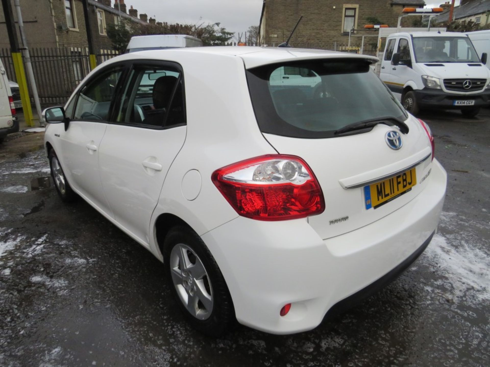 11 reg TOYOTA AURIS HYBRID T4 CVT (DIRECT UNITED UTILITIES WATER) 1ST REG 06/11, TEST 03/22, - Image 3 of 7