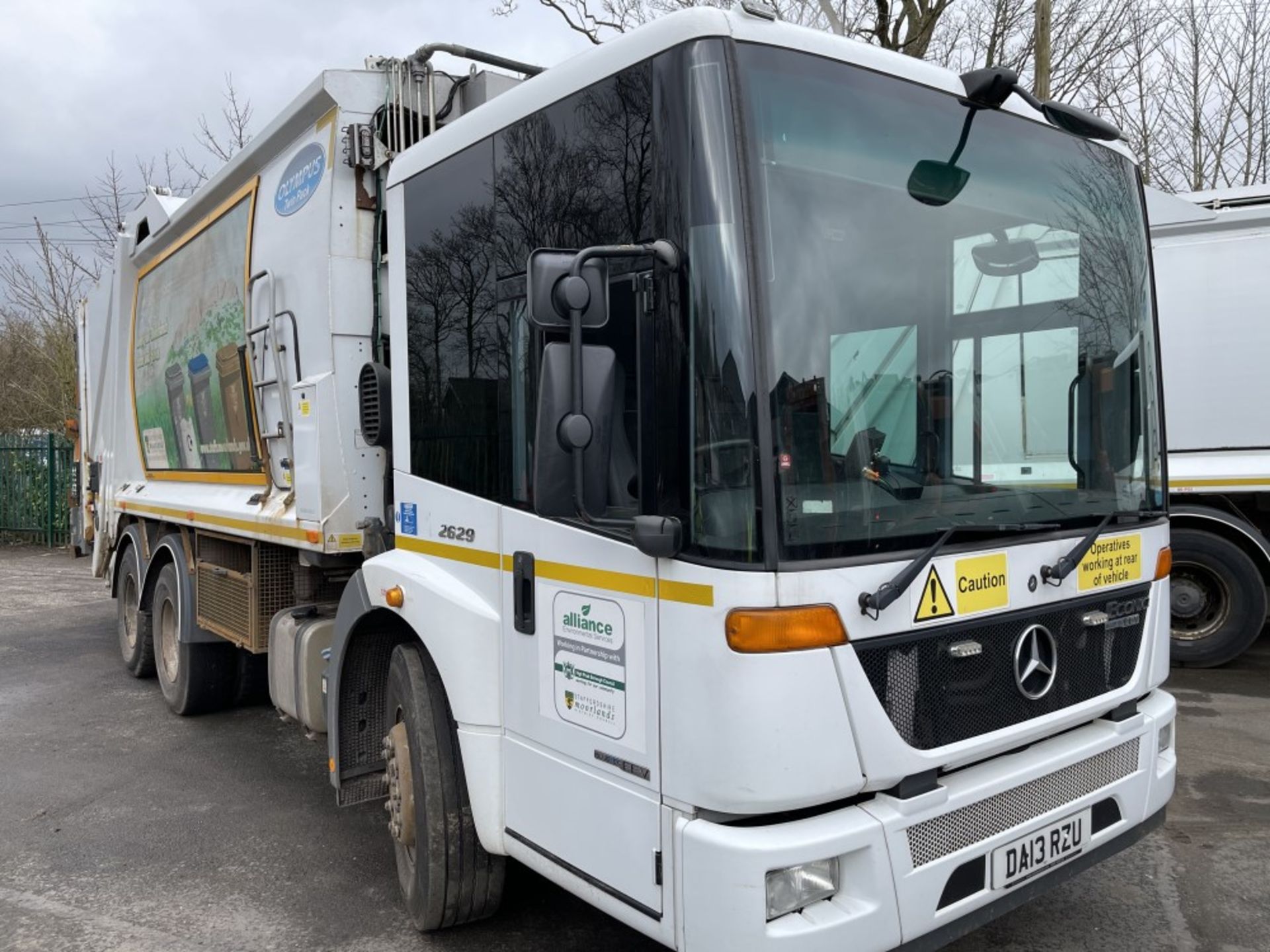 13 reg MERCEDES ECONIC 2629 6 X 4 REFUSE WAGON (DIRECT COUNCIL) (LOCATION LEEK) 1ST REG 07/13, - Image 2 of 6