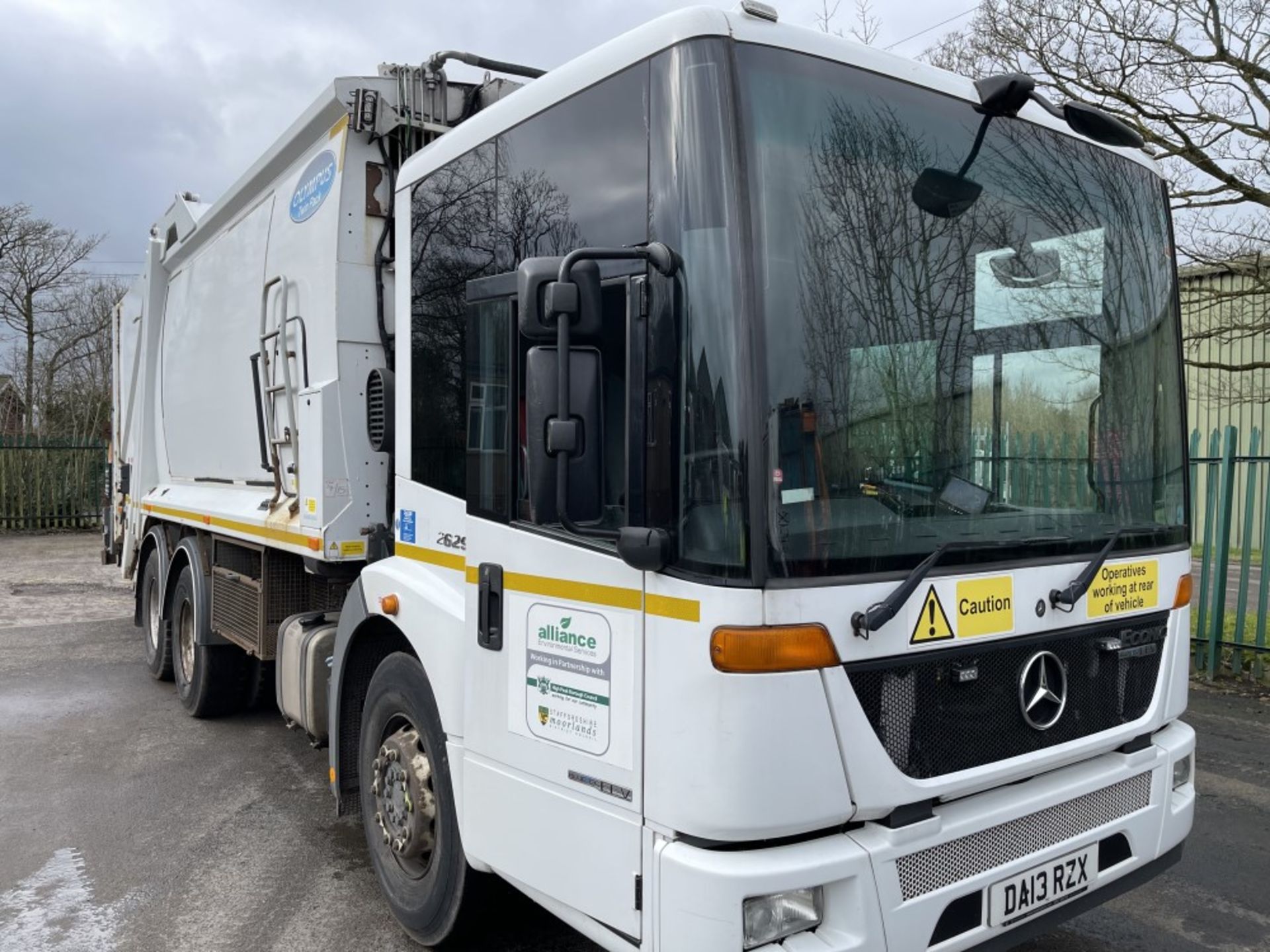 13 reg MERCEDES ECONIC 6 X 4 REFUSE WAGON (DIRECT COUNCIL) (LOCATION LEEK) 1ST REG 07/13, TEST 06/ - Image 2 of 7