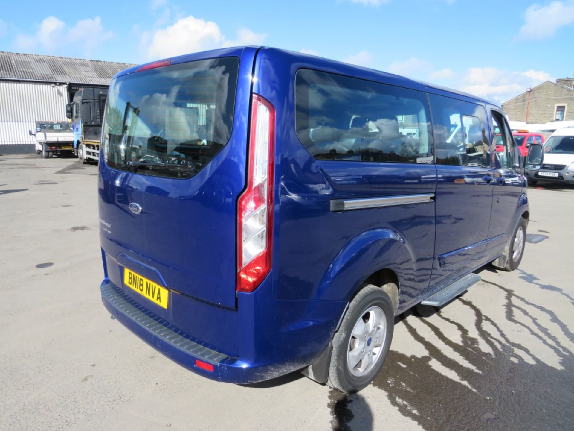 18 reg FORD TOURNEO CUSTOM 310 T-NIUM TDCI MINIBUS, 1ST REG 03/18, TEST 10/21, 125961M, V5 HERE, 1 - Image 4 of 7