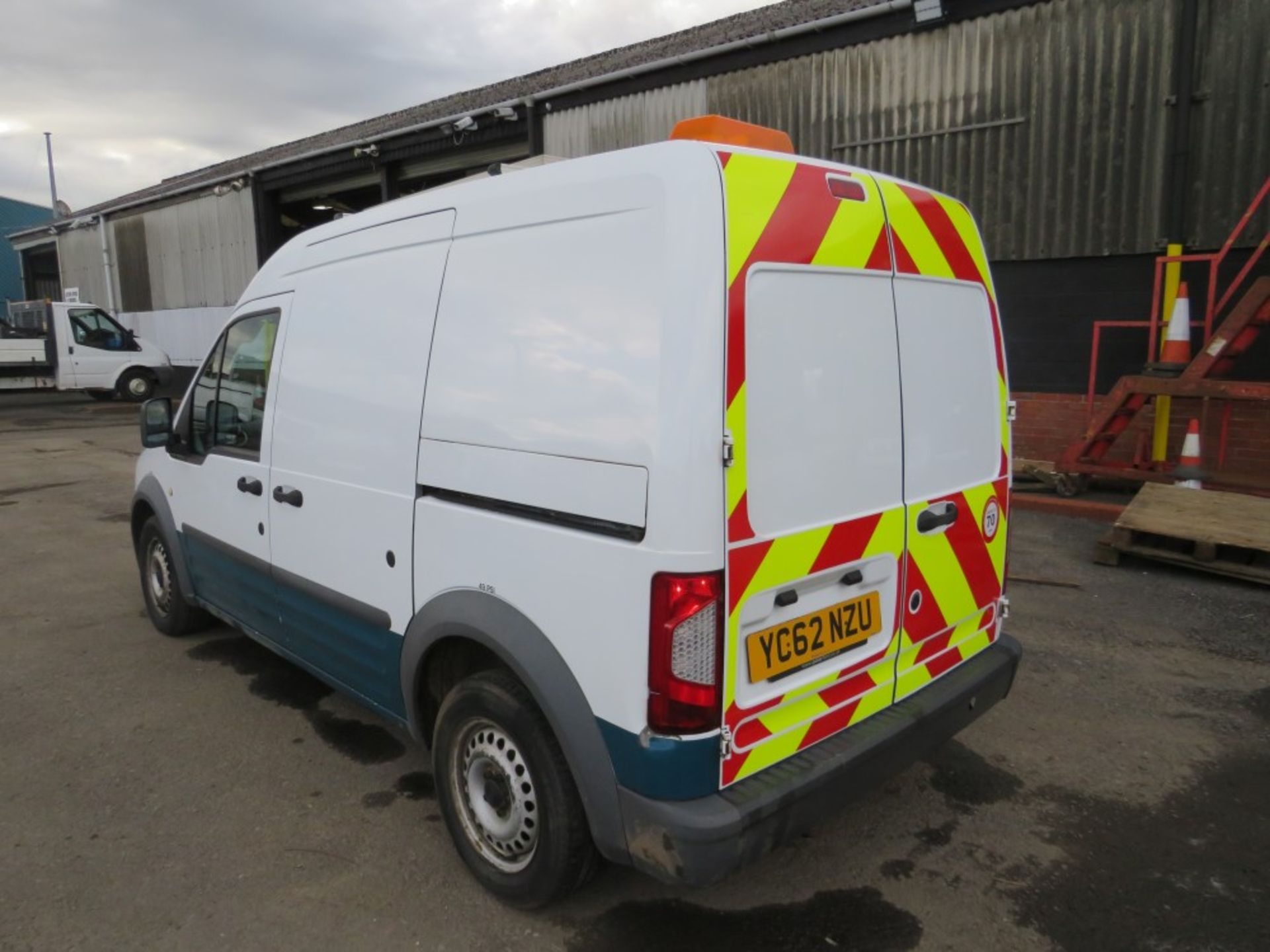 62 reg FORD TRANSIT CONNECT 90 T230 (DIRECT UNITED UTILITIES WATER) 1ST REG 10/12, TEST 09/21, - Image 3 of 7