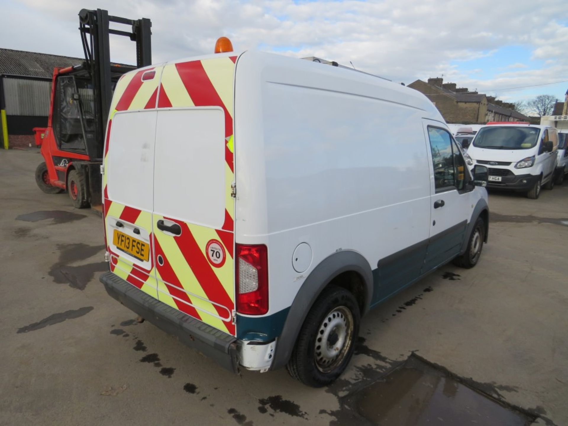 13 reg FORD TRANSIT CONNECT 90 T230 (DIRECT UNITED UTILITIES WATER) 1ST REG 06/13, TEST 05/21, - Image 4 of 7