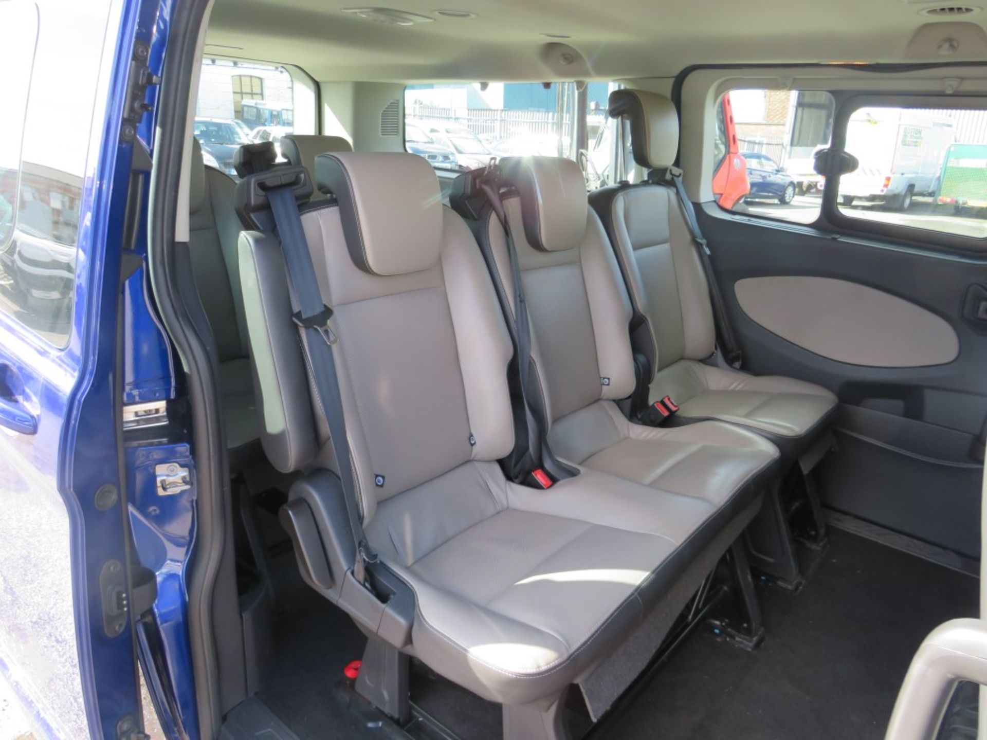 18 reg FORD TOURNEO CUSTOM 310 T-NIUM TDCI MINIBUS, 1ST REG 03/18, TEST 10/21, 125961M, V5 HERE, 1 - Image 5 of 7