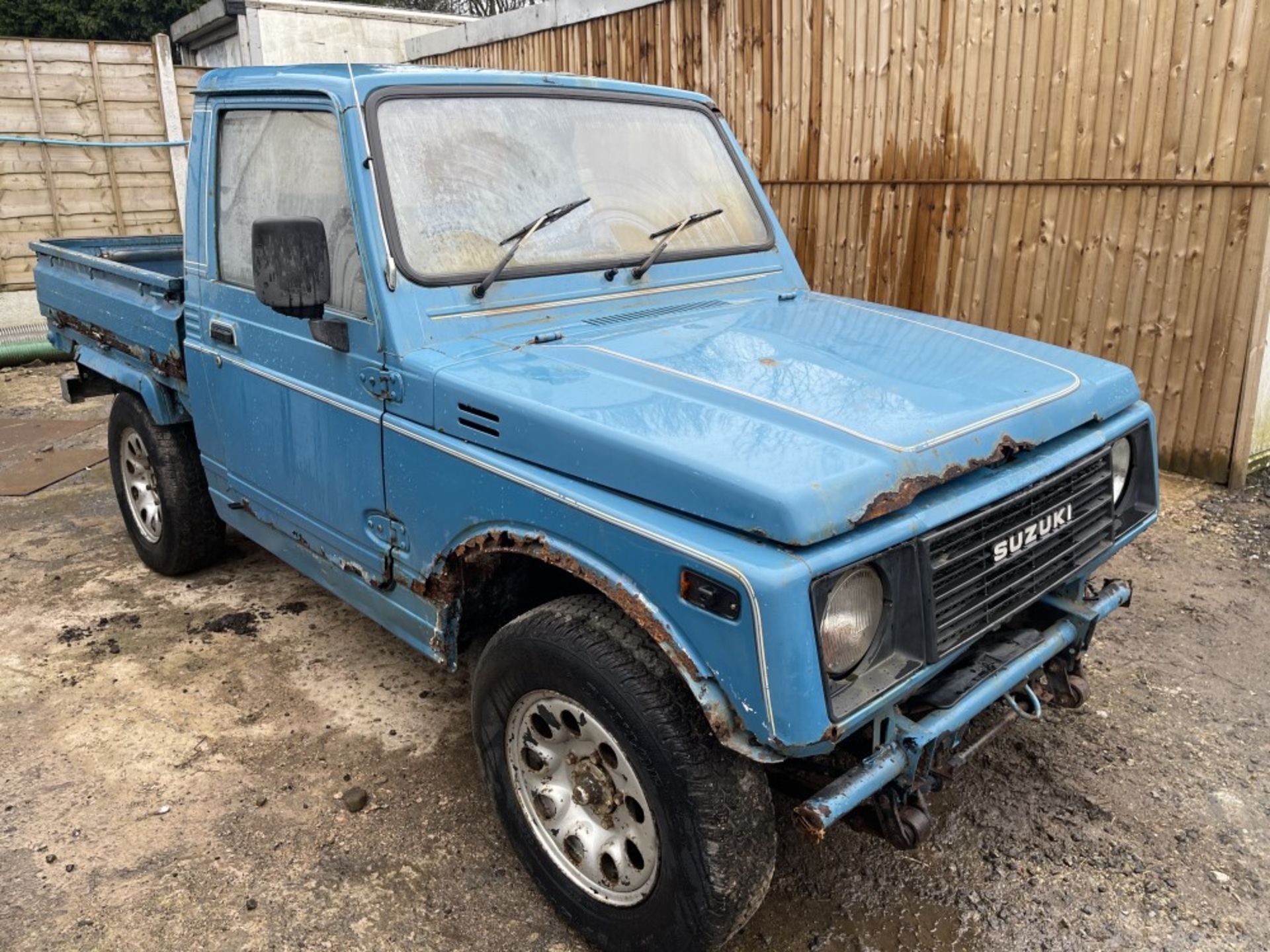 D reg SUZUKI SJ PICKUP (LOCATION BLACKBURN) RUNS & DRIVES, NO V5, 90999M NOT WARRANTED (RING FOR