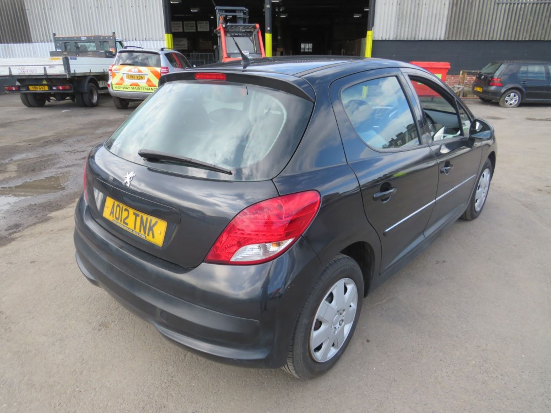 12 reg PEUGEOT 207 HDI, 1ST REG 05/12, 61649M, V5 HERE, 1 FORMER KEEPER [NO VAT] - Image 4 of 6