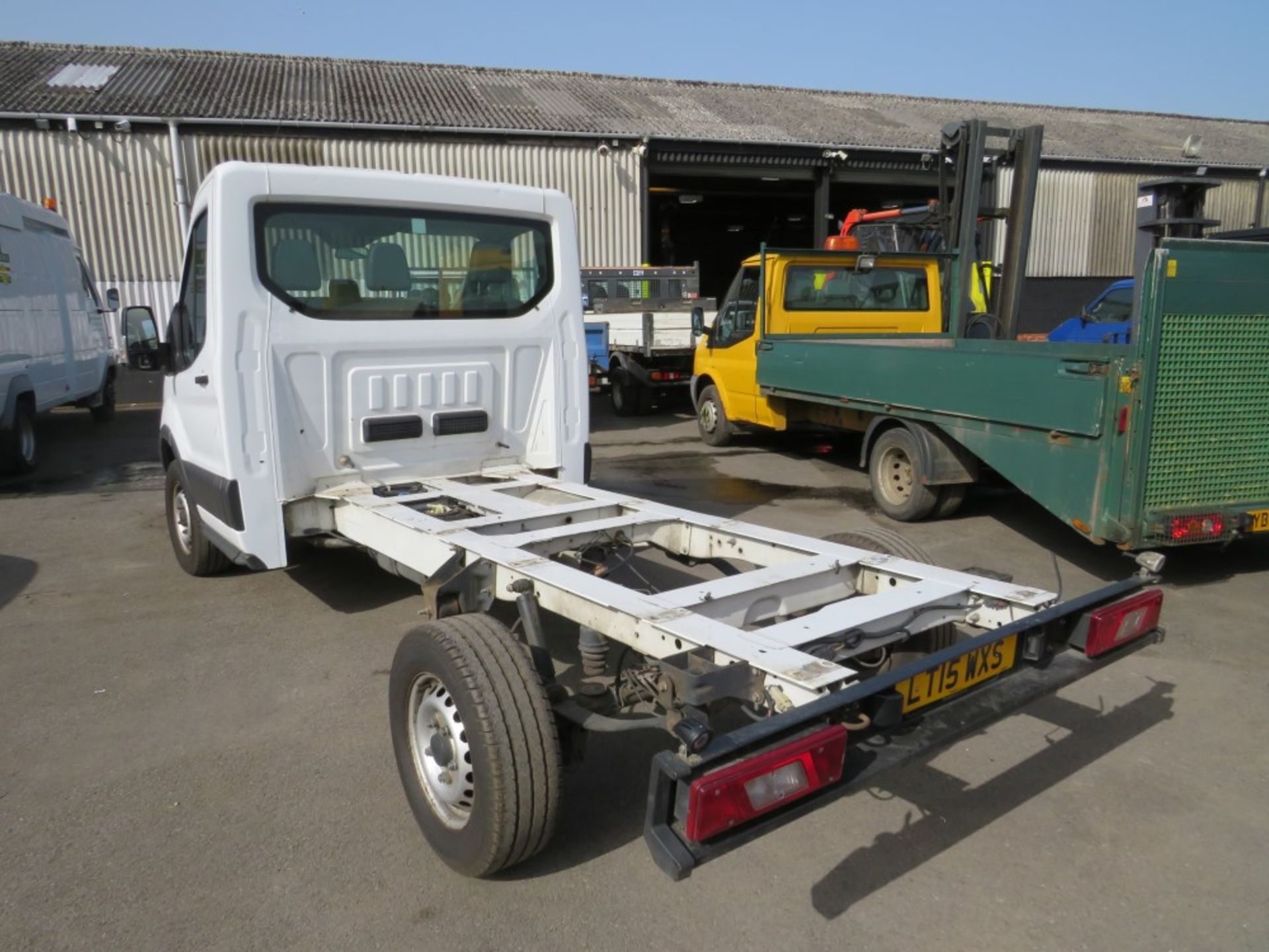 15 reg FORD TRANSIT 350 RWD CHASSIS CAB, 1ST REG 06/15, 94450M WARRANTED, V5 HERE, 1 OWNER FROM - Image 3 of 6